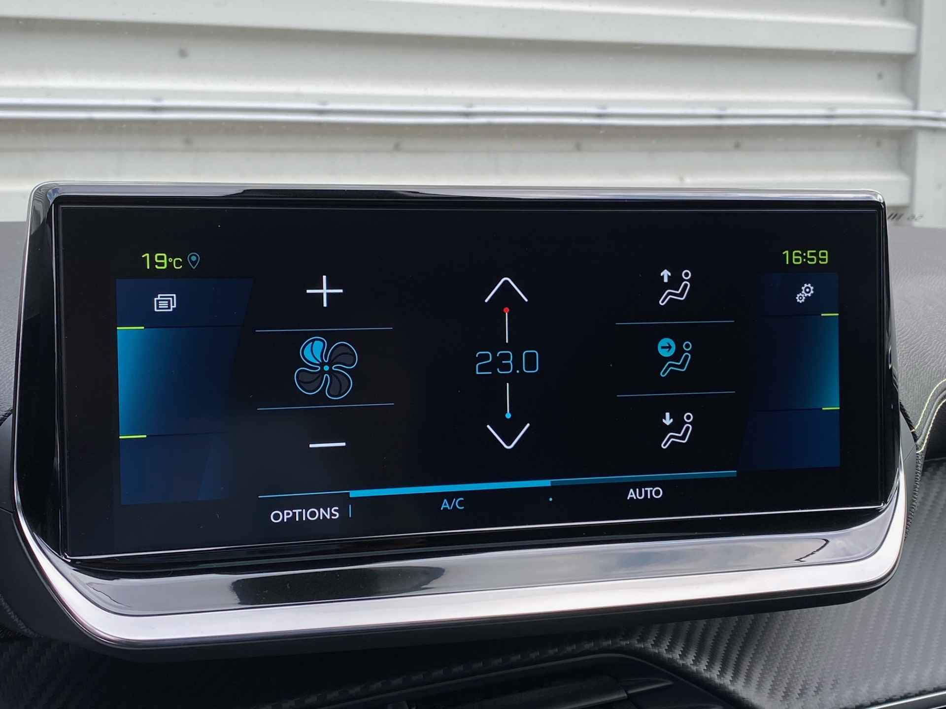 Peugeot e-208 EV GT Pack 50 kWh | Panorama dak | 3 Fase lader | Navigatie - 20/37
