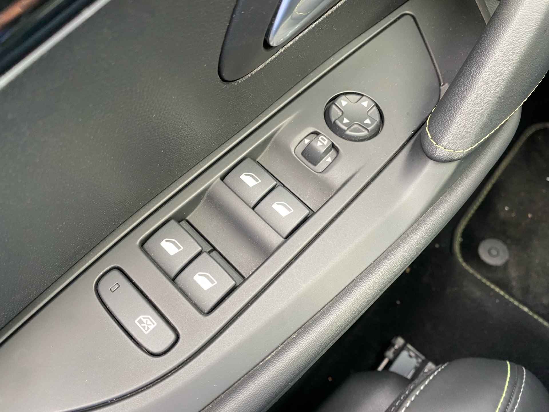Peugeot e-208 EV GT Pack 50 kWh | Panorama dak | 3 Fase lader | Navigatie - 36/37