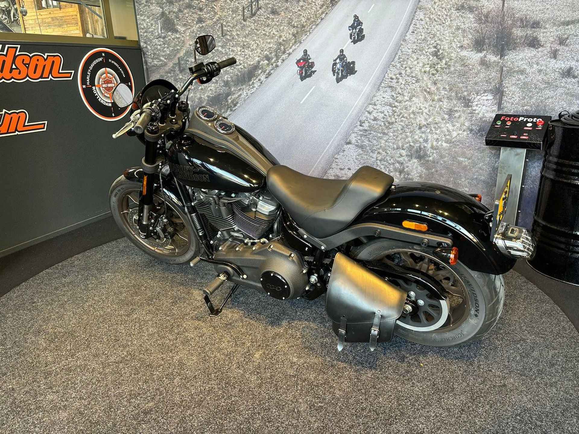 Harley-Davidson SOFTAIL FXLR LOW RIDER S - 2/9