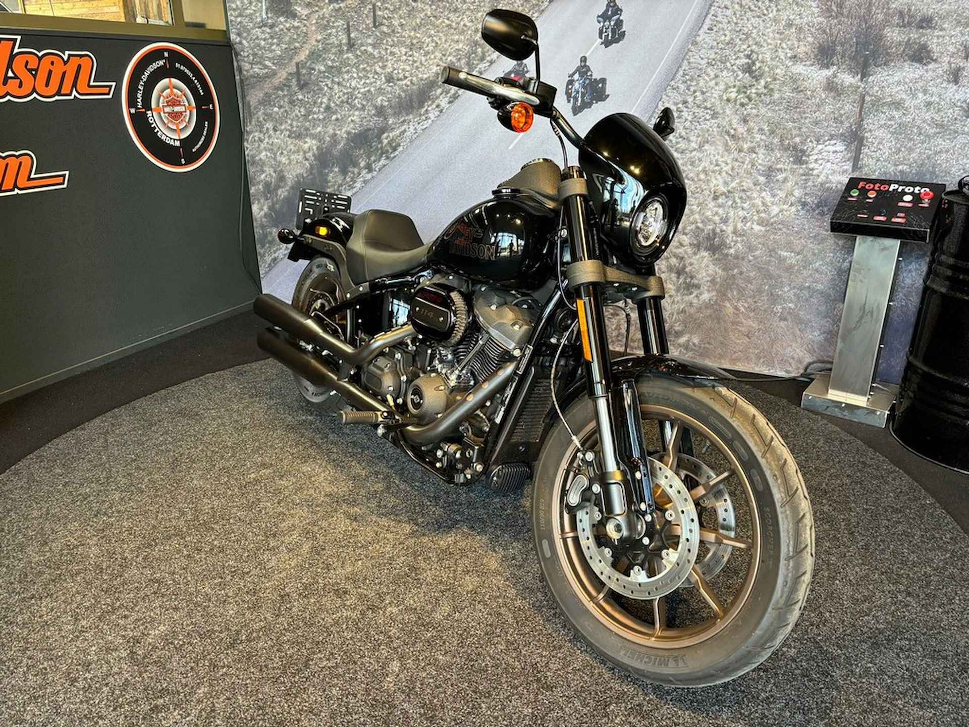 Harley-Davidson SOFTAIL FXLR LOW RIDER S - 7/9