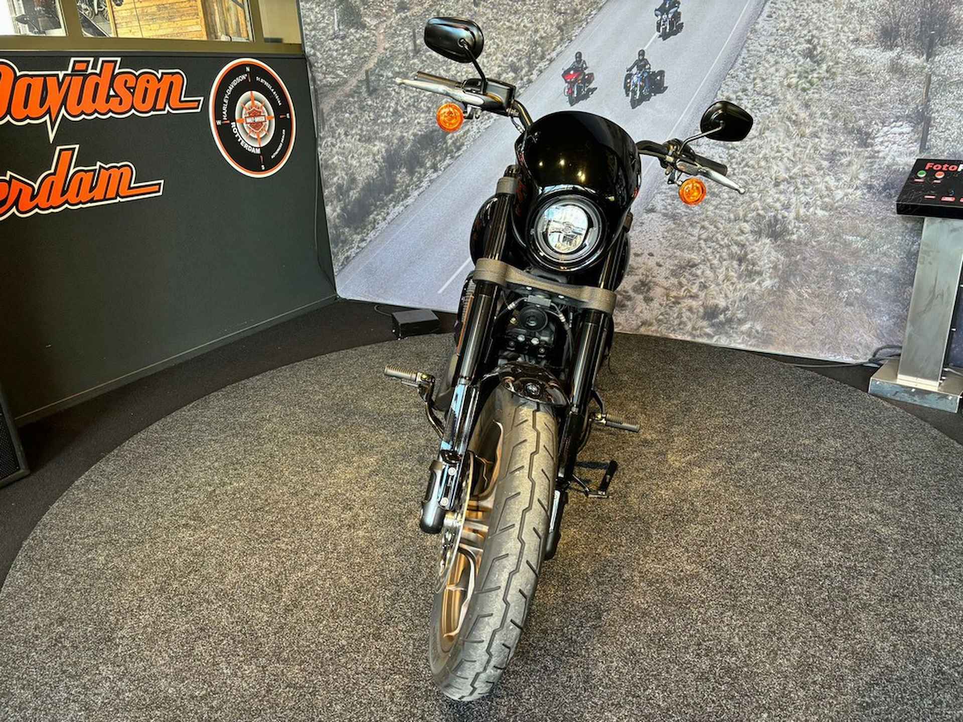 Harley-Davidson SOFTAIL FXLR LOW RIDER S - 8/9