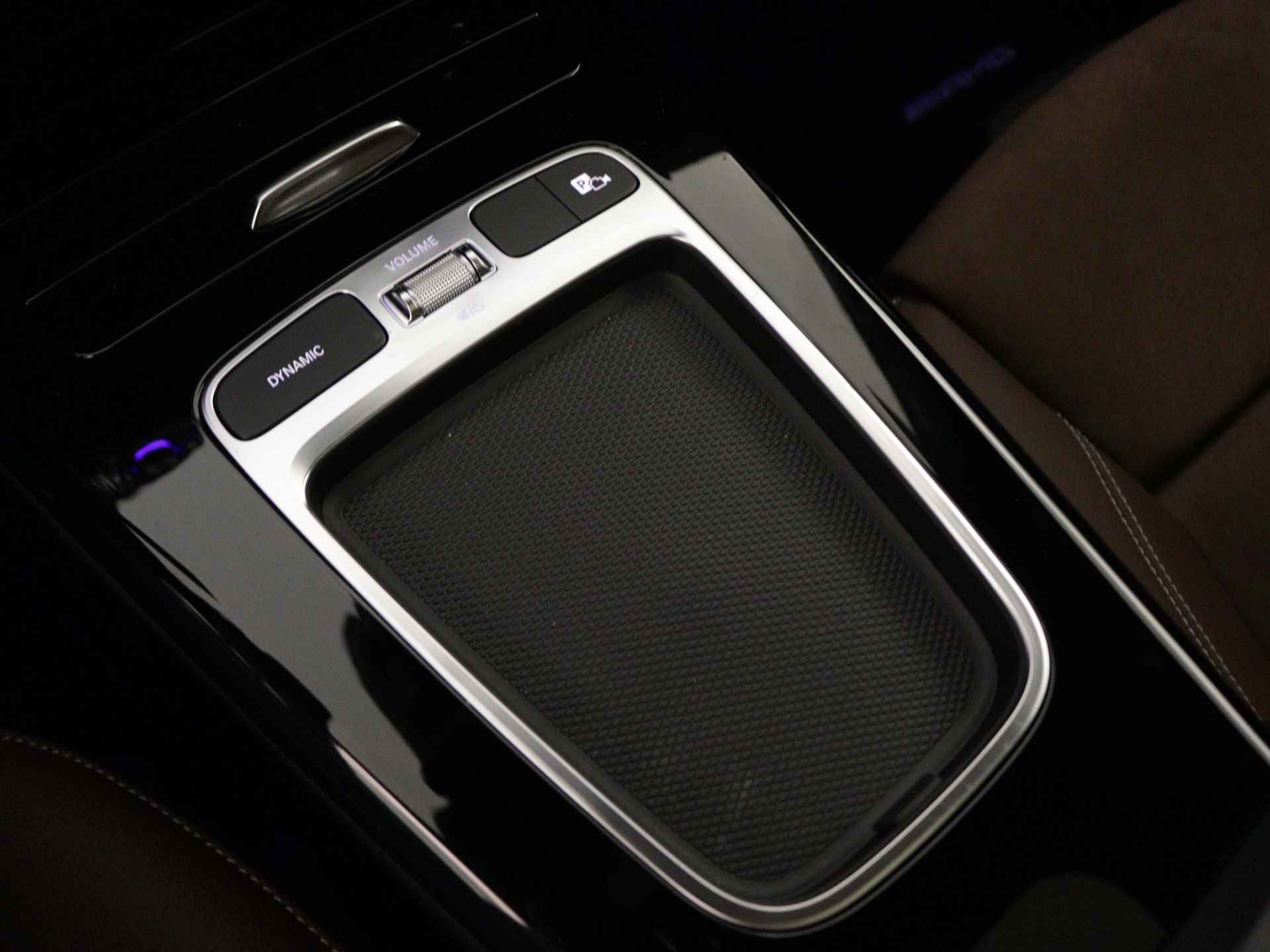 Mercedes-Benz CLA-Klasse 200 AMG Line | Nightpakket | Premium Plus Pack | Head-up display | Distronic | Parkeerpakket met 360°-camera | USB pakket Plus | KEYLESS GO-comfortpakket | Sfeerverlichting | Spiegelpakket | - 10/36