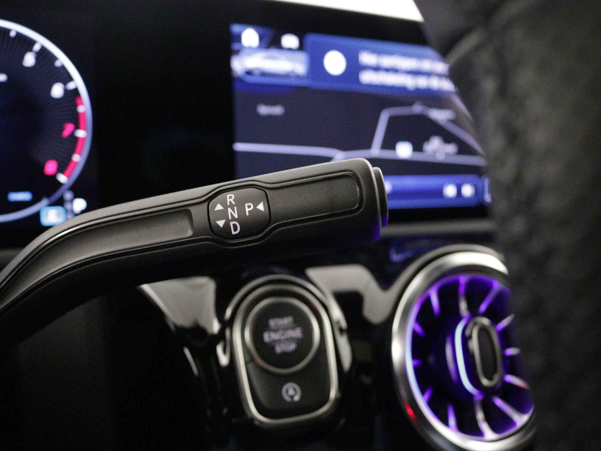 Mercedes-Benz CLA-Klasse 200 AMG Line | Nightpakket | Premium Plus Pack | Head-up display | Distronic | Parkeerpakket met 360°-camera | USB pakket Plus | KEYLESS GO-comfortpakket | Sfeerverlichting | Spiegelpakket | - 18/36