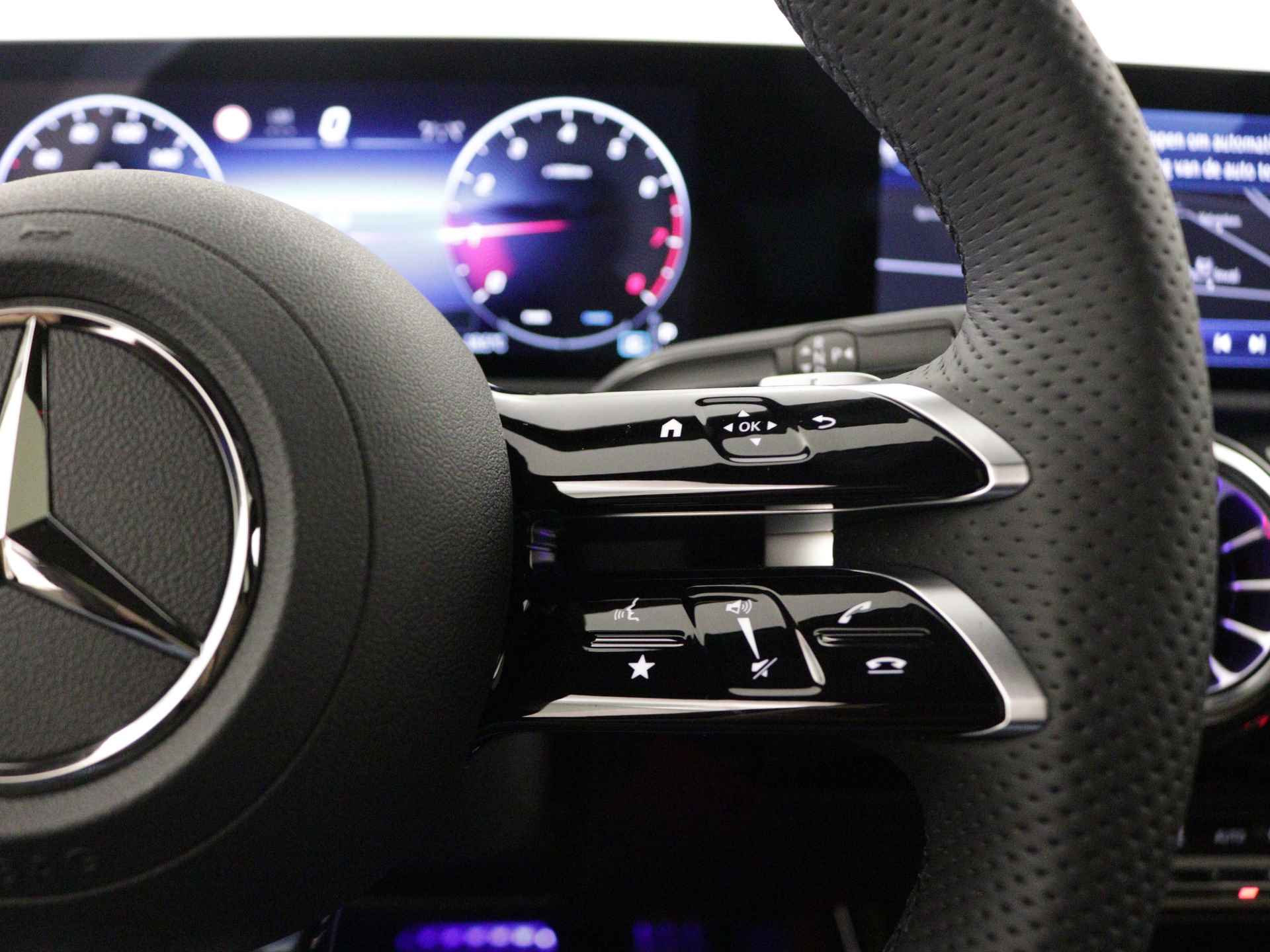 Mercedes-Benz CLA-Klasse 200 AMG Line | Nightpakket | Premium Plus Pack | Head-up display | Distronic | Parkeerpakket met 360°-camera | USB pakket Plus | KEYLESS GO-comfortpakket | Sfeerverlichting | Spiegelpakket | - 20/36