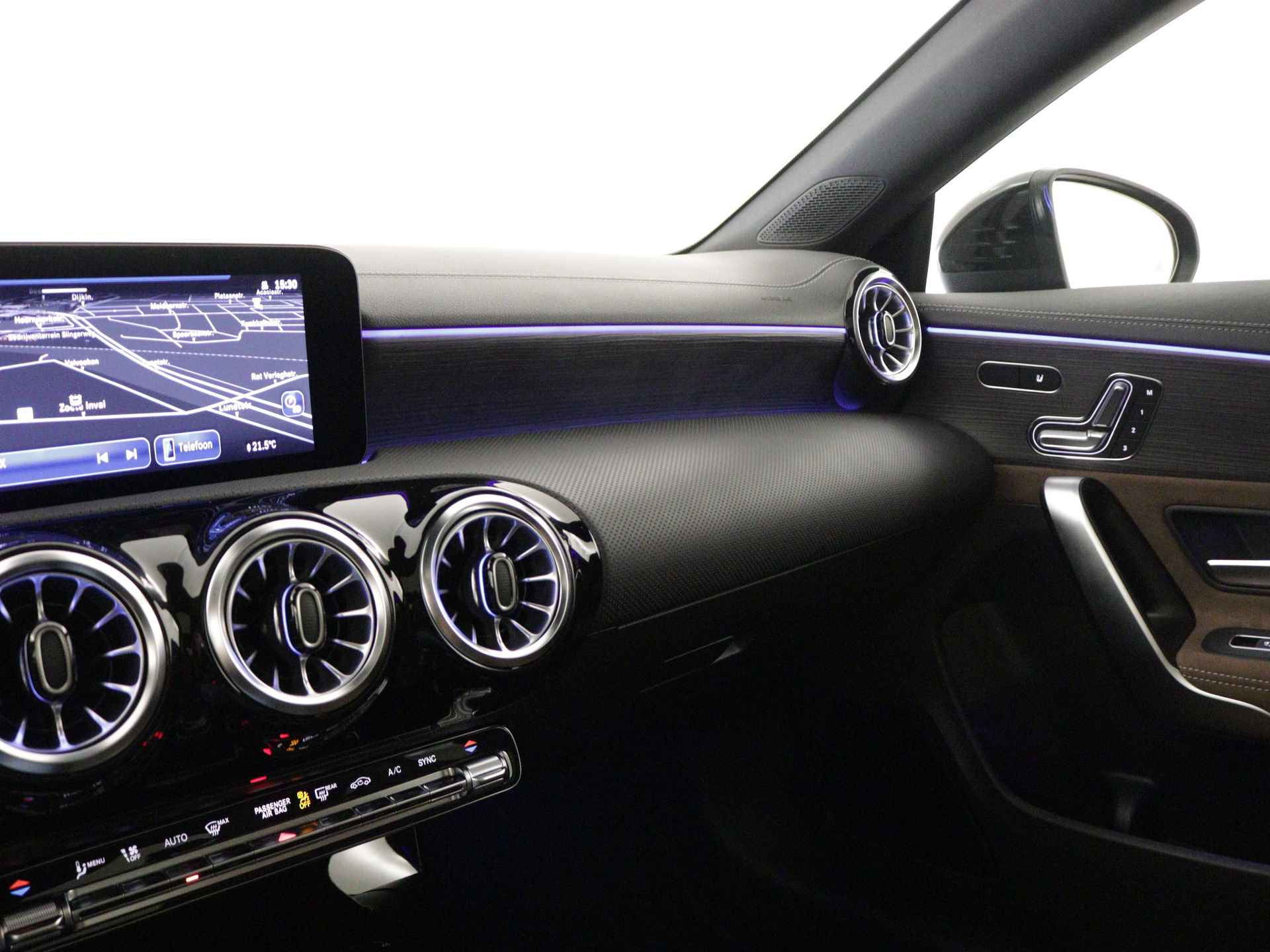 Mercedes-Benz CLA-Klasse 200 AMG Line | Nightpakket | Premium Plus Pack | Head-up display | Distronic | Parkeerpakket met 360°-camera | USB pakket Plus | KEYLESS GO-comfortpakket | Sfeerverlichting | Spiegelpakket | - 21/36