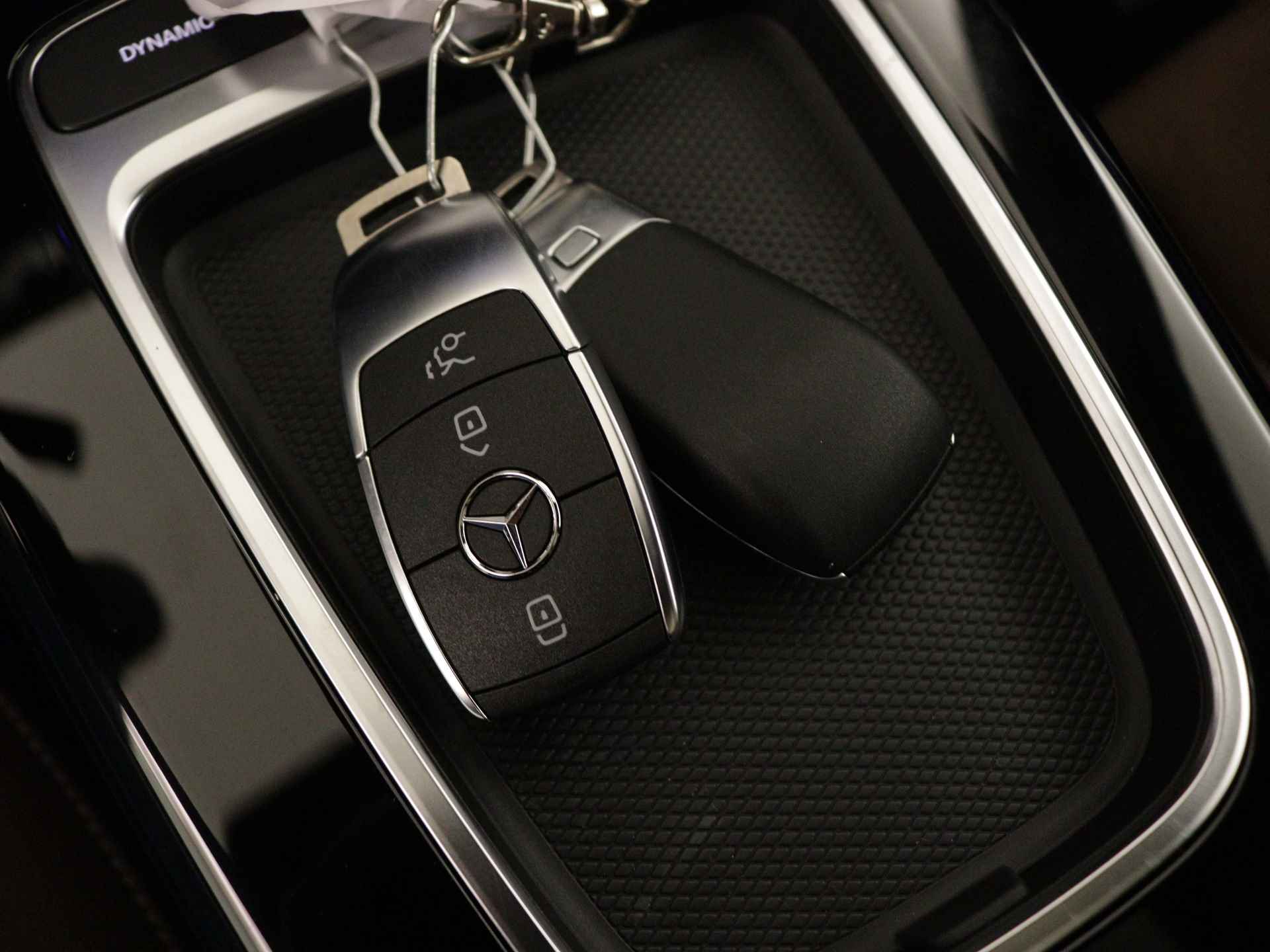 Mercedes-Benz CLA-Klasse 200 AMG Line | Nightpakket | Premium Plus Pack | Head-up display | Distronic | Parkeerpakket met 360°-camera | USB pakket Plus | KEYLESS GO-comfortpakket | Sfeerverlichting | Spiegelpakket | - 26/36