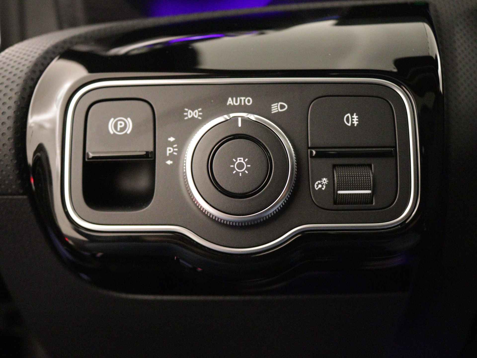 Mercedes-Benz CLA-Klasse 200 AMG Line | Nightpakket | Premium Plus Pack | Head-up display | Distronic | Parkeerpakket met 360°-camera | USB pakket Plus | KEYLESS GO-comfortpakket | Sfeerverlichting | Spiegelpakket | - 28/36