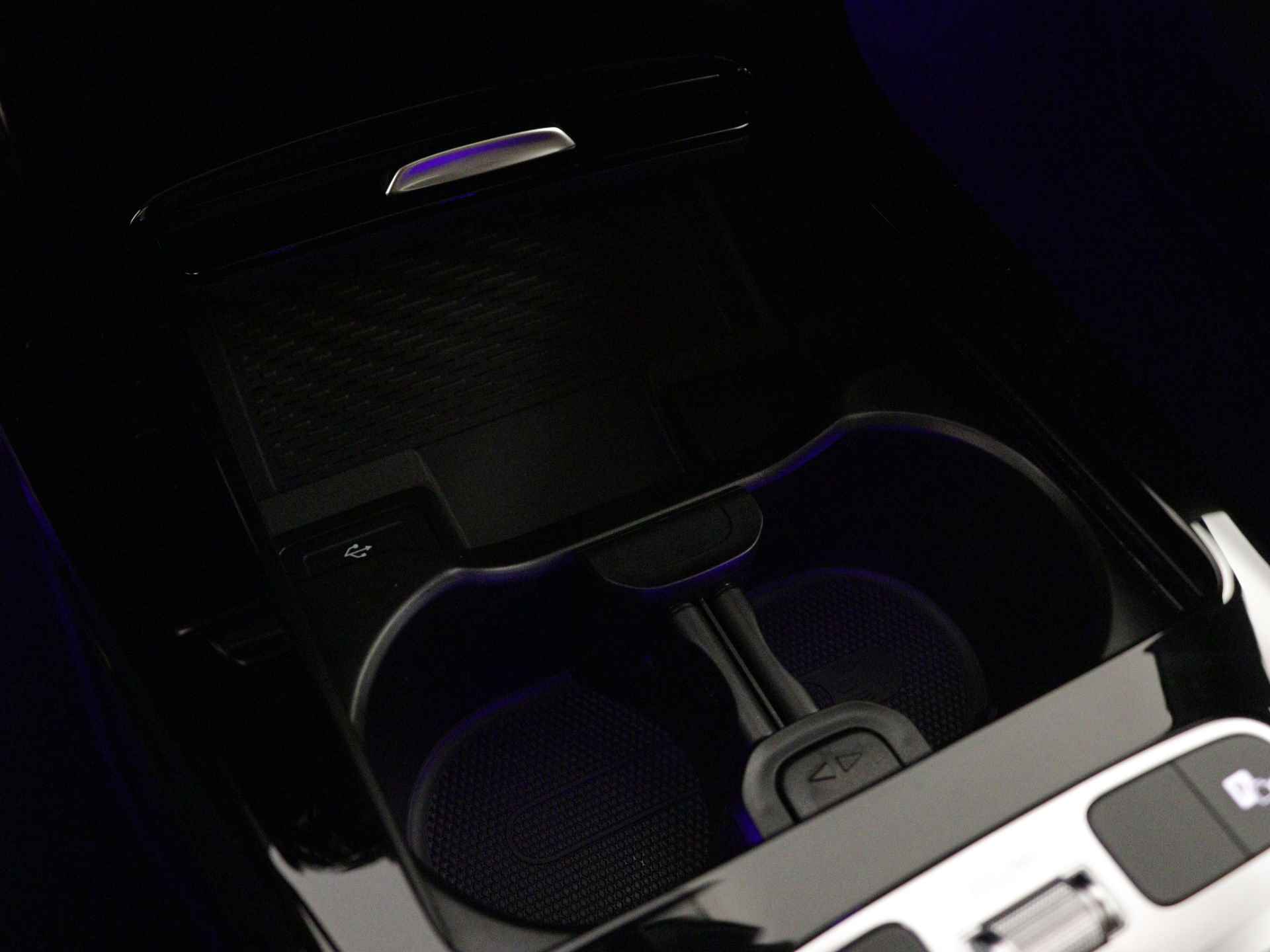 Mercedes-Benz CLA-Klasse 200 AMG Line | Nightpakket | Premium Plus Pack | Head-up display | Distronic | Parkeerpakket met 360°-camera | USB pakket Plus | KEYLESS GO-comfortpakket | Sfeerverlichting | Spiegelpakket | - 29/36
