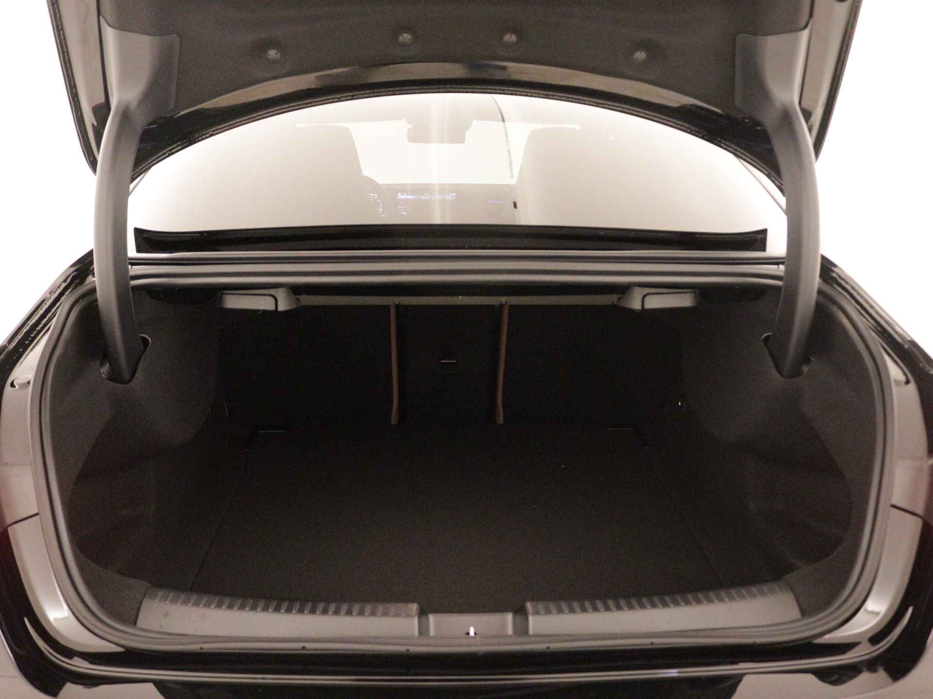 Mercedes-Benz CLA-Klasse 200 AMG Line | Nightpakket | Premium Plus Pack | Head-up display | Distronic | Parkeerpakket met 360°-camera | USB pakket Plus | KEYLESS GO-comfortpakket | Sfeerverlichting | Spiegelpakket | - 31/36