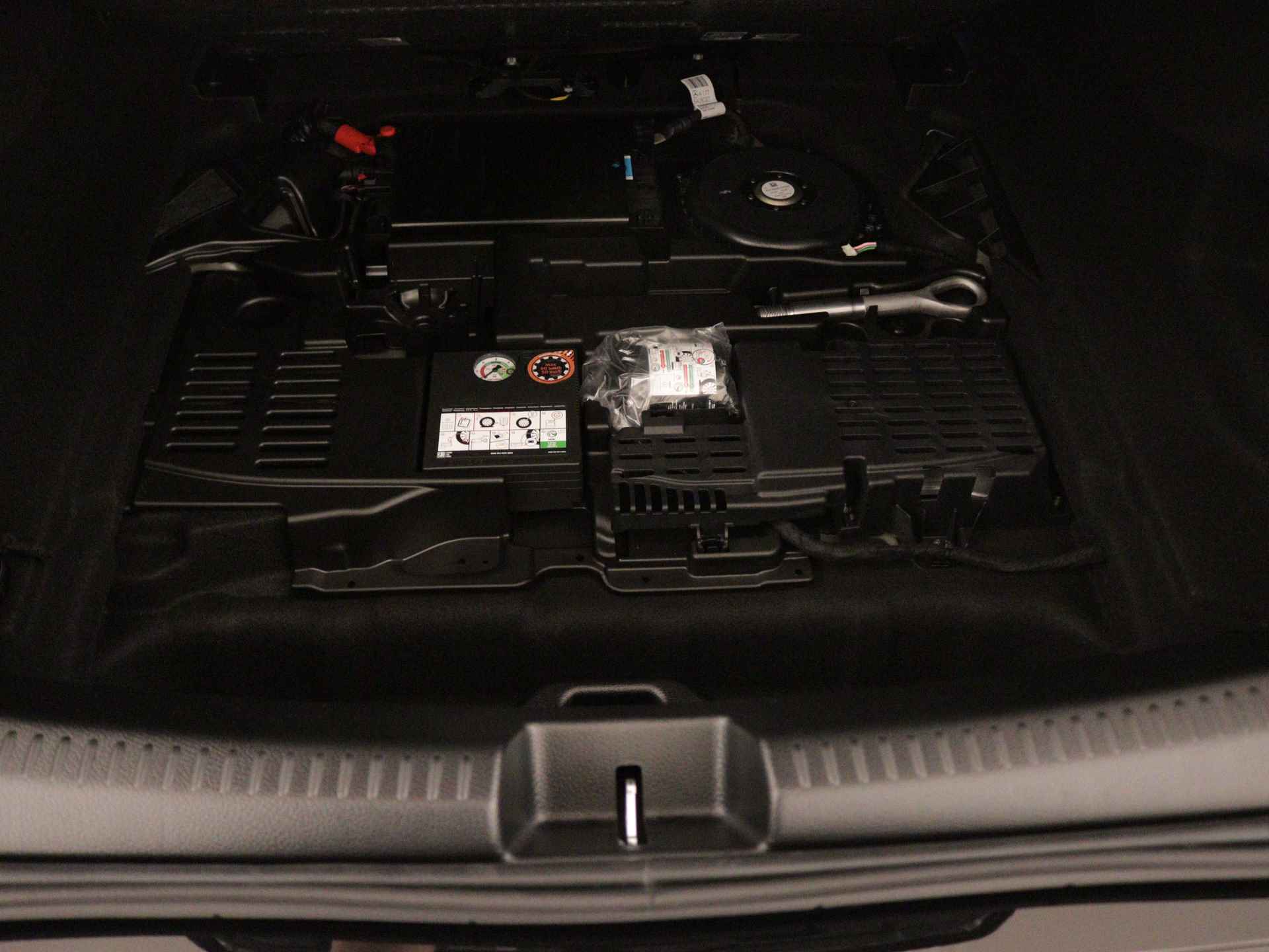 Mercedes-Benz CLA-Klasse 200 AMG Line | Nightpakket | Premium Plus Pack | Head-up display | Distronic | Parkeerpakket met 360°-camera | USB pakket Plus | KEYLESS GO-comfortpakket | Sfeerverlichting | Spiegelpakket | - 34/36