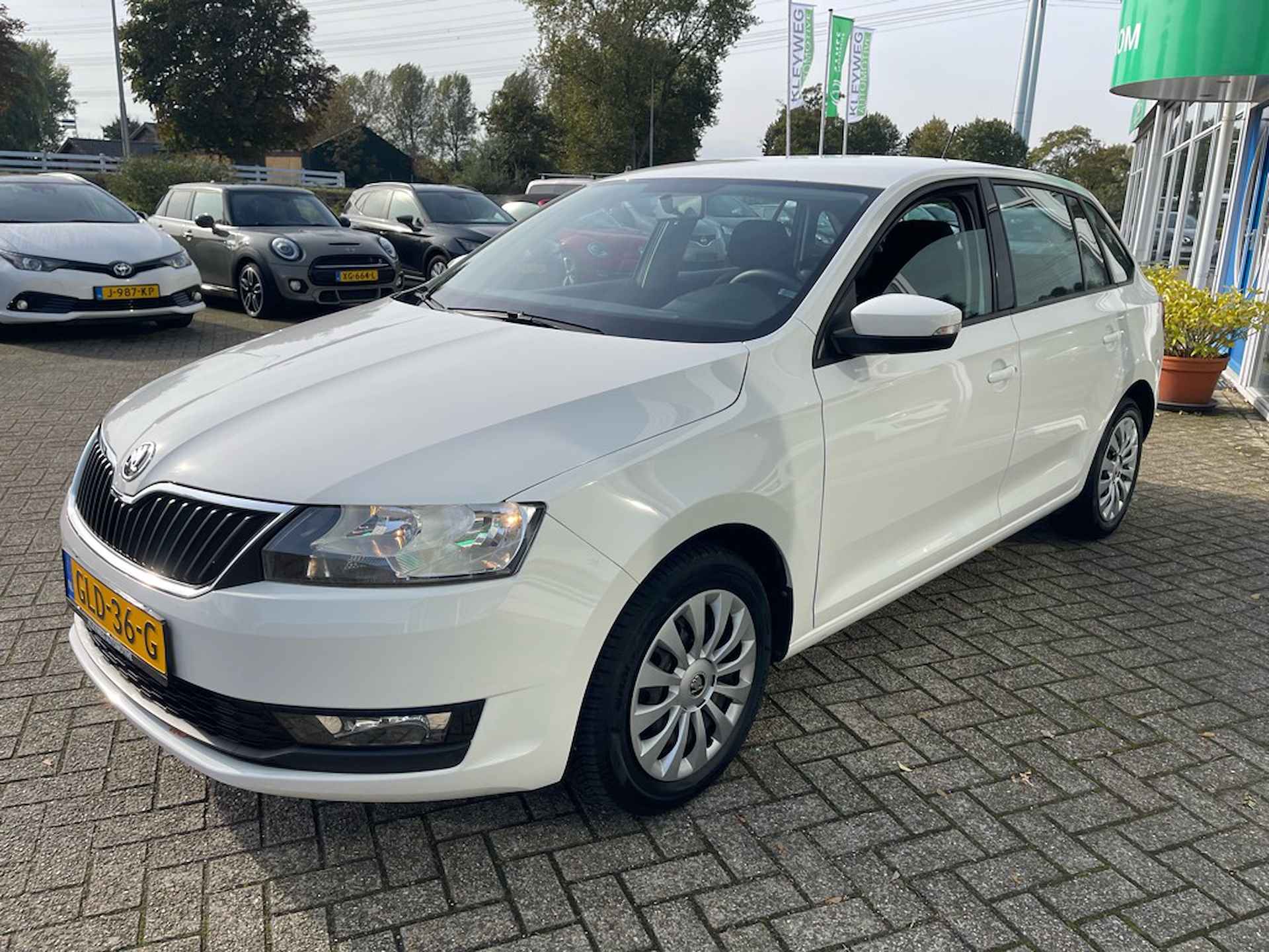 Skoda Rapid Spaceback 1.0 TSI Grt Clever - 2/18