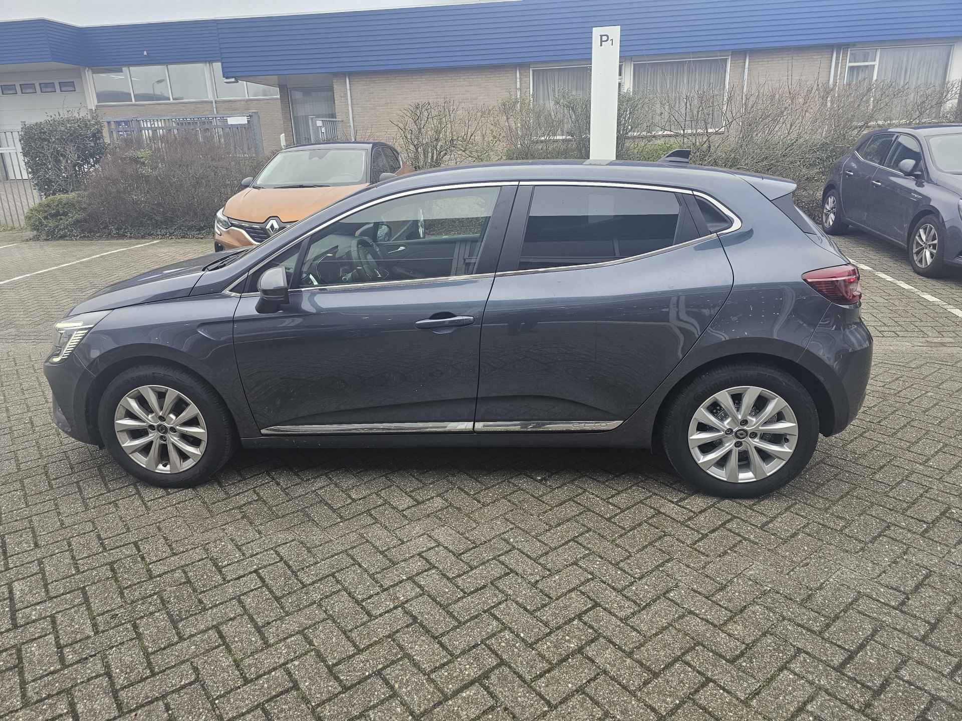 Renault Clio 1.0 TCe 100pk Intens | LED | Navigatie | Cruise | Apple Carplay/Android Auto | incl. Bovag rijklaarpakket met 12 maanden garantie | - 3/32