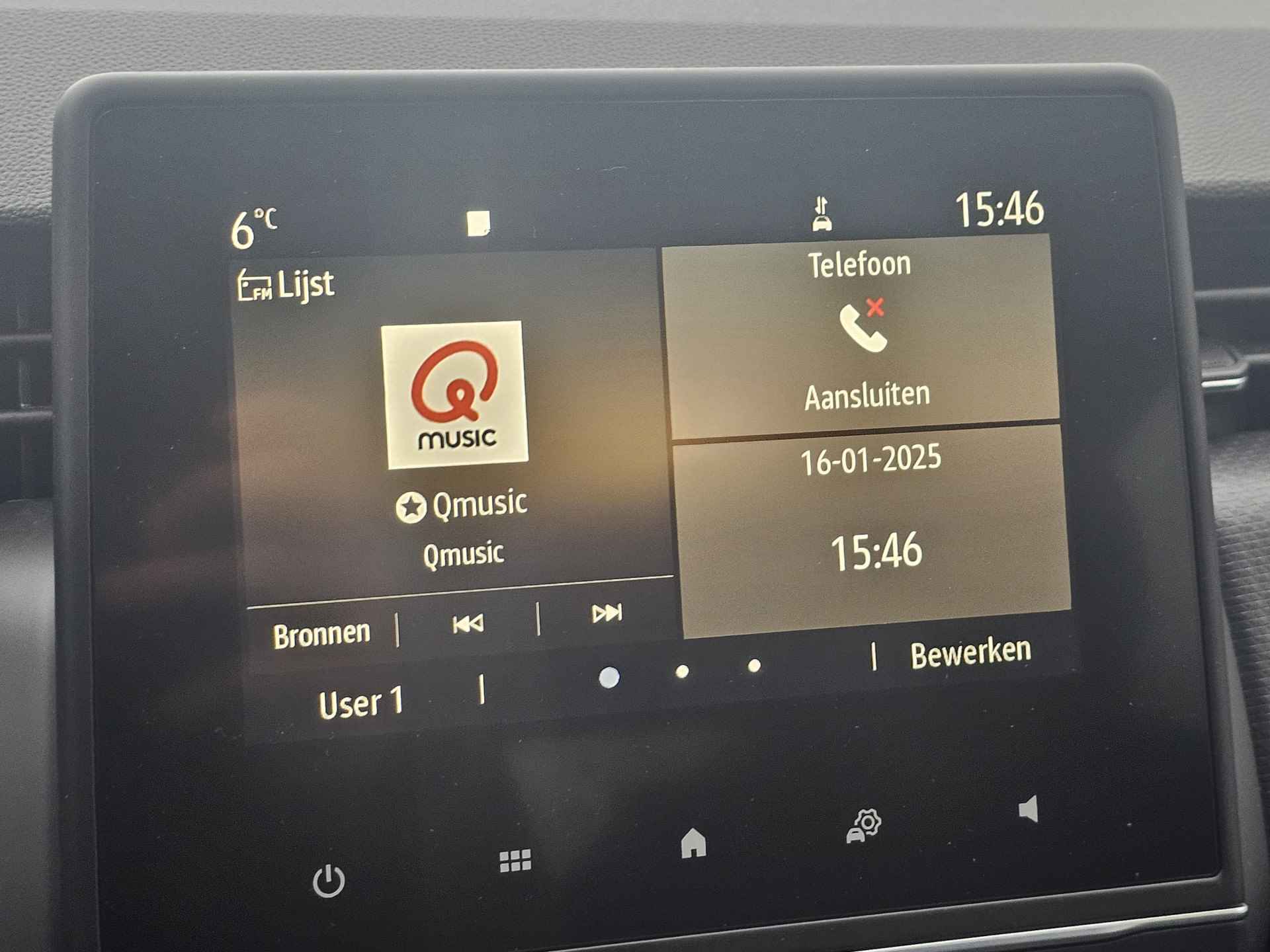 Renault Clio 1.0 TCe 100pk Intens | LED | Navigatie | Cruise | Apple Carplay/Android Auto | incl. Bovag rijklaarpakket met 12 maanden garantie | - 24/32