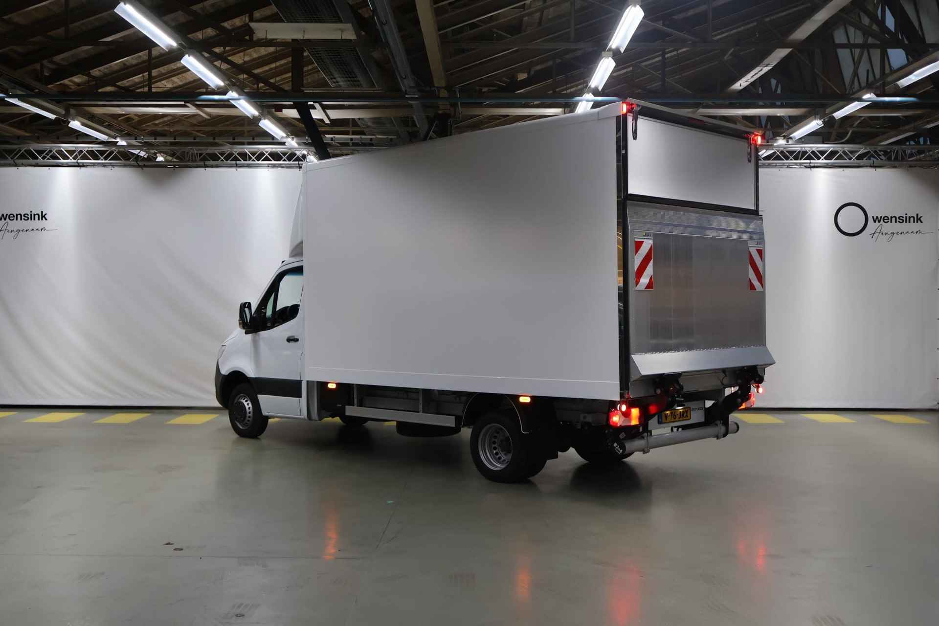 Mercedes-Benz Sprinter 517 CDI Bakwagen met Laadklep | Airco | Cruise Control | MBUX | Navigatie | Carplay | LED | 170 PK | Laadklep+zijdeur | Certified | - 5/41