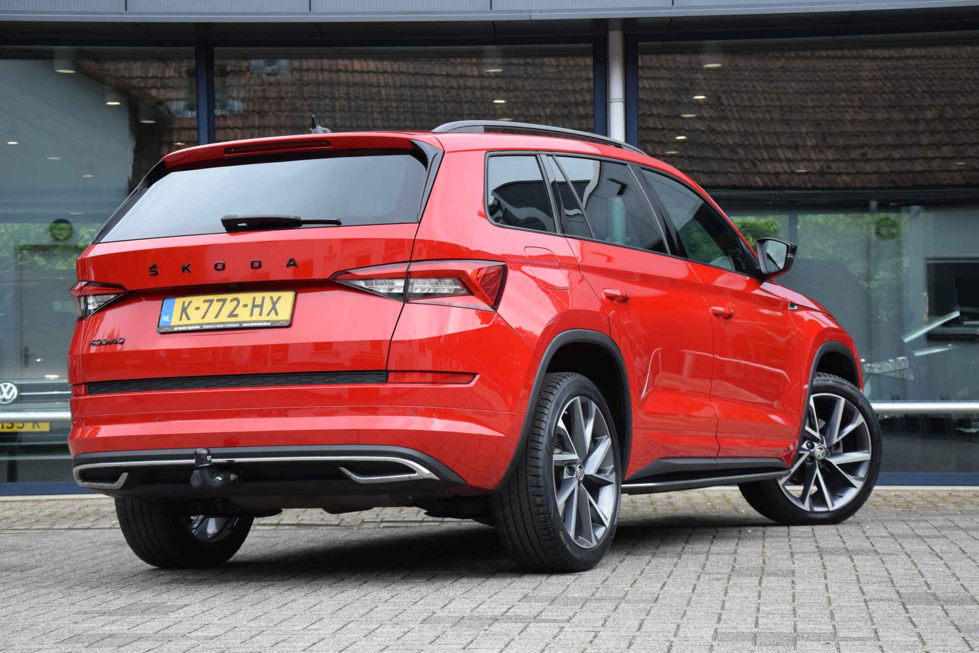 Škoda Kodiaq 1.5 TSI 150PK DSG Automaat Sportline Business | Incl. BOVAG Garantie | NL-Auto | Trekhaak | 20'' Velgen | Full LED | Elektrische Kofferklep | Camera + PDC | Virtual Cockpit | Stoelverwarming | - 2/45