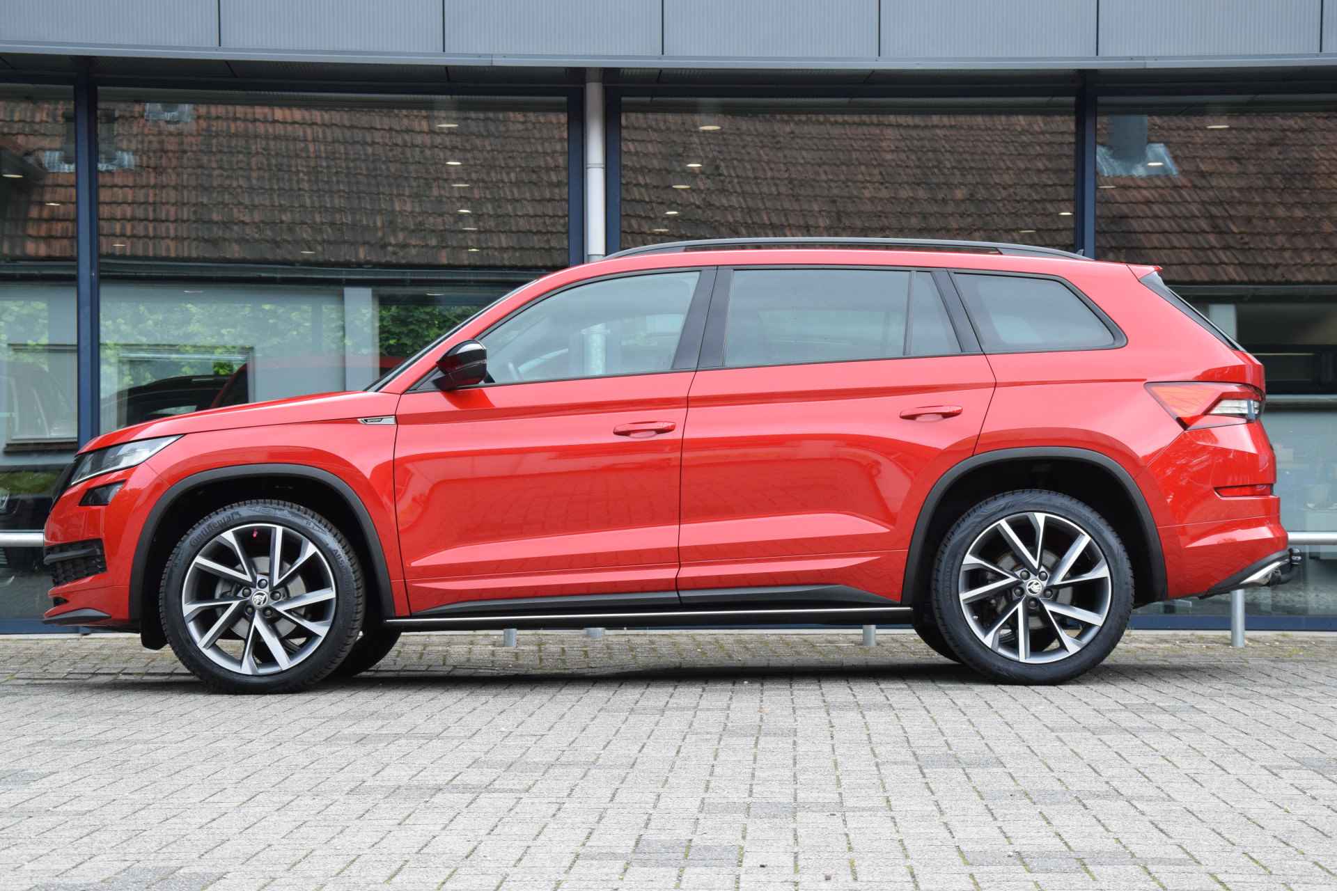 Škoda Kodiaq 1.5 TSI 150PK DSG Automaat Sportline Business | Incl. BOVAG Garantie | NL-Auto | Trekhaak | 20'' Velgen | Full LED | Elektrische Kofferklep | Camera + PDC | Virtual Cockpit | Stoelverwarming | - 4/45