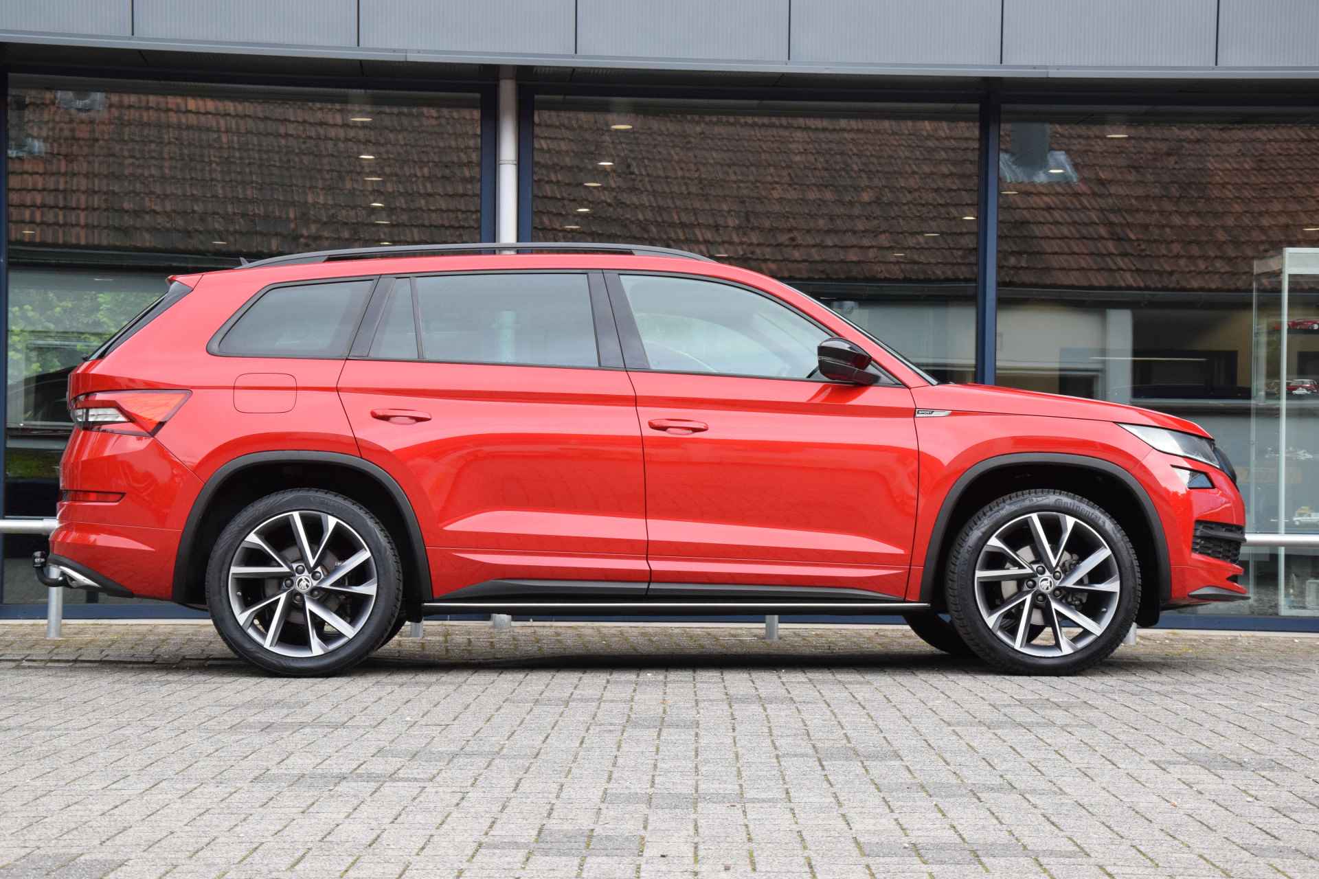 Škoda Kodiaq 1.5 TSI 150PK DSG Automaat Sportline Business | Incl. BOVAG Garantie | NL-Auto | Trekhaak | 20'' Velgen | Full LED | Elektrische Kofferklep | Camera + PDC | Virtual Cockpit | Stoelverwarming | - 5/45