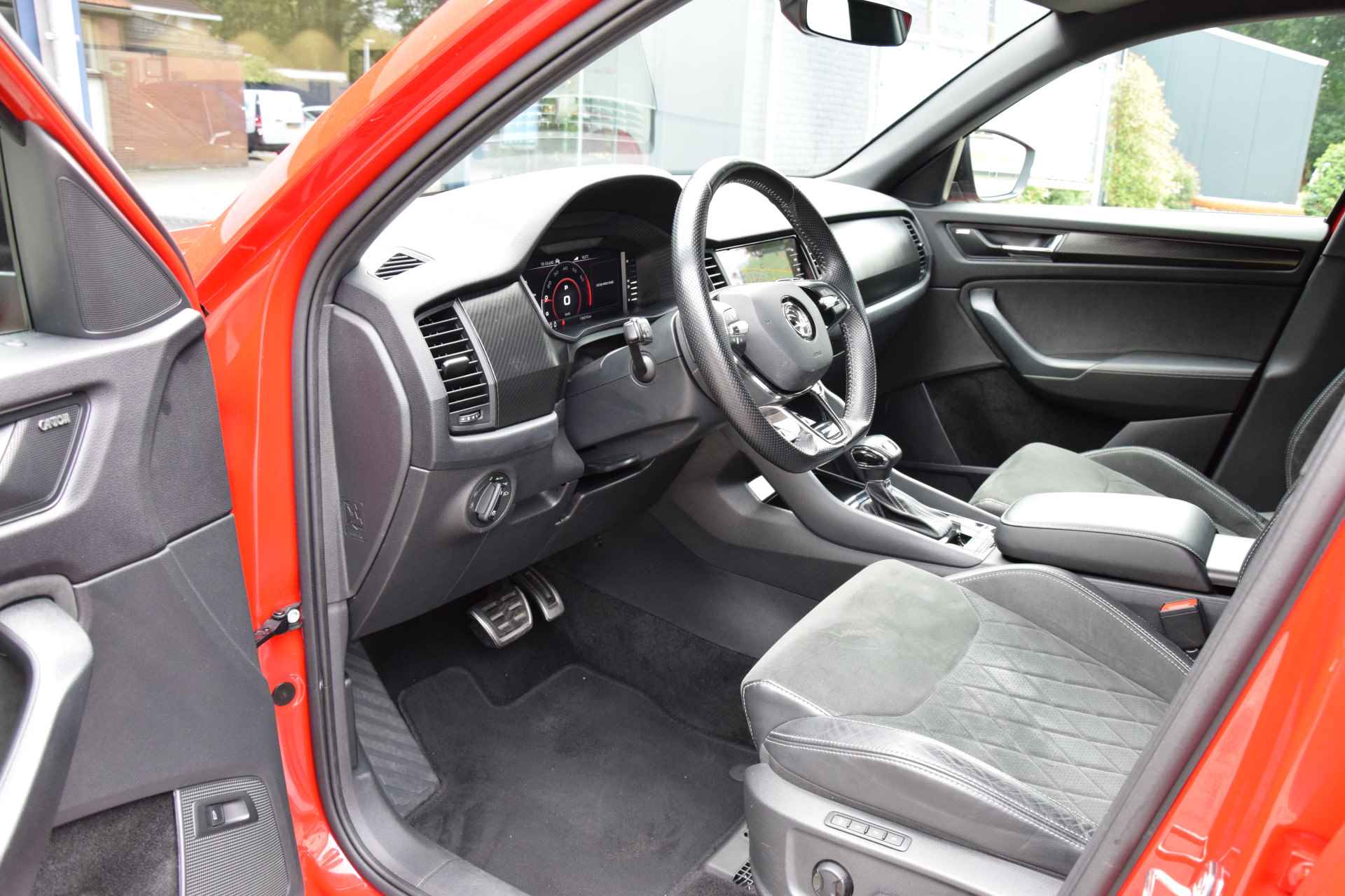 Škoda Kodiaq 1.5 TSI 150PK DSG Automaat Sportline Business | Incl. BOVAG Garantie | NL-Auto | Trekhaak | 20'' Velgen | Full LED | Elektrische Kofferklep | Camera + PDC | Virtual Cockpit | Stoelverwarming | - 9/45