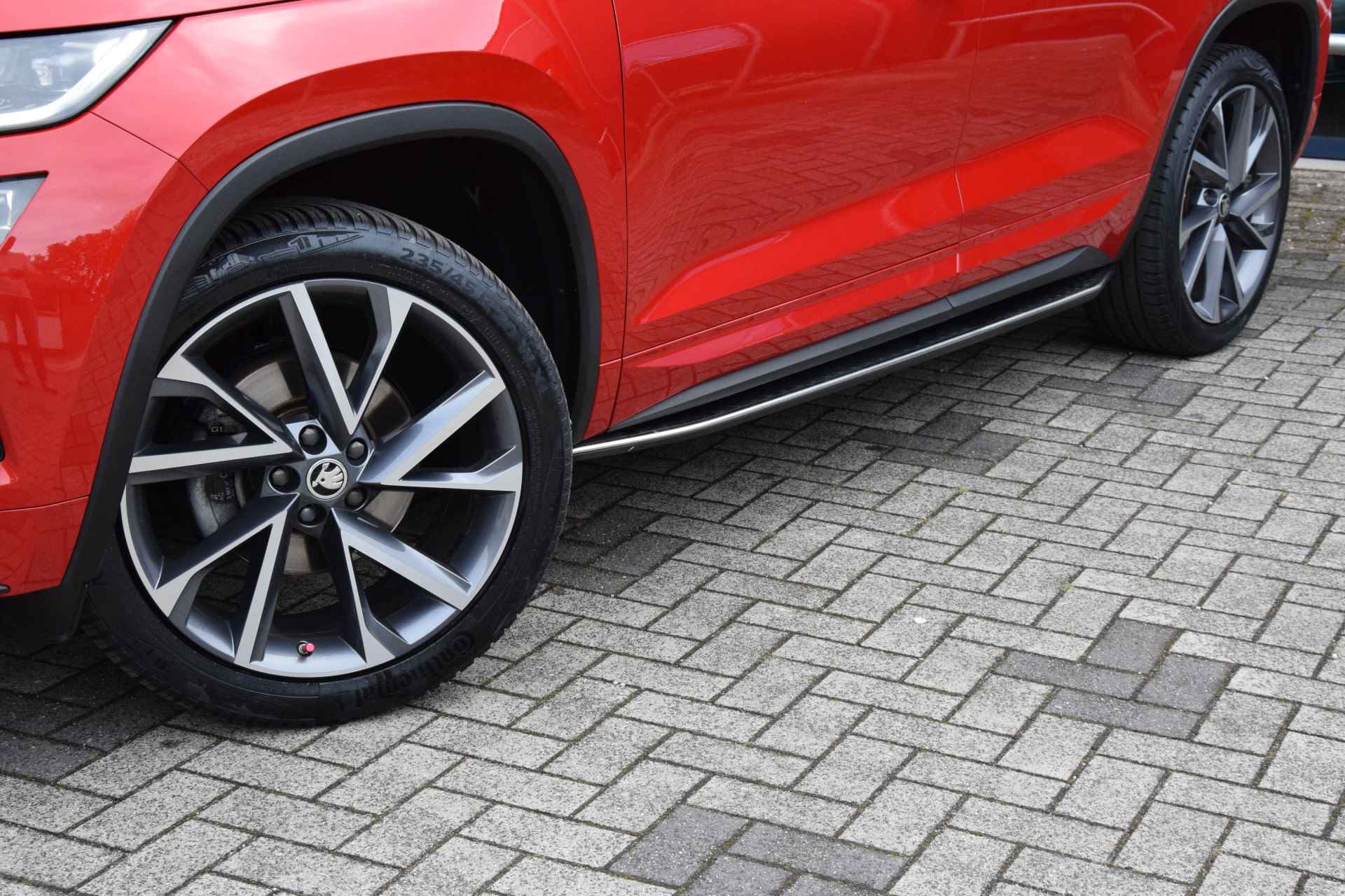 Škoda Kodiaq 1.5 TSI 150PK DSG Automaat Sportline Business | Incl. BOVAG Garantie | NL-Auto | Trekhaak | 20'' Velgen | Full LED | Elektrische Kofferklep | Camera + PDC | Virtual Cockpit | Stoelverwarming | - 18/45