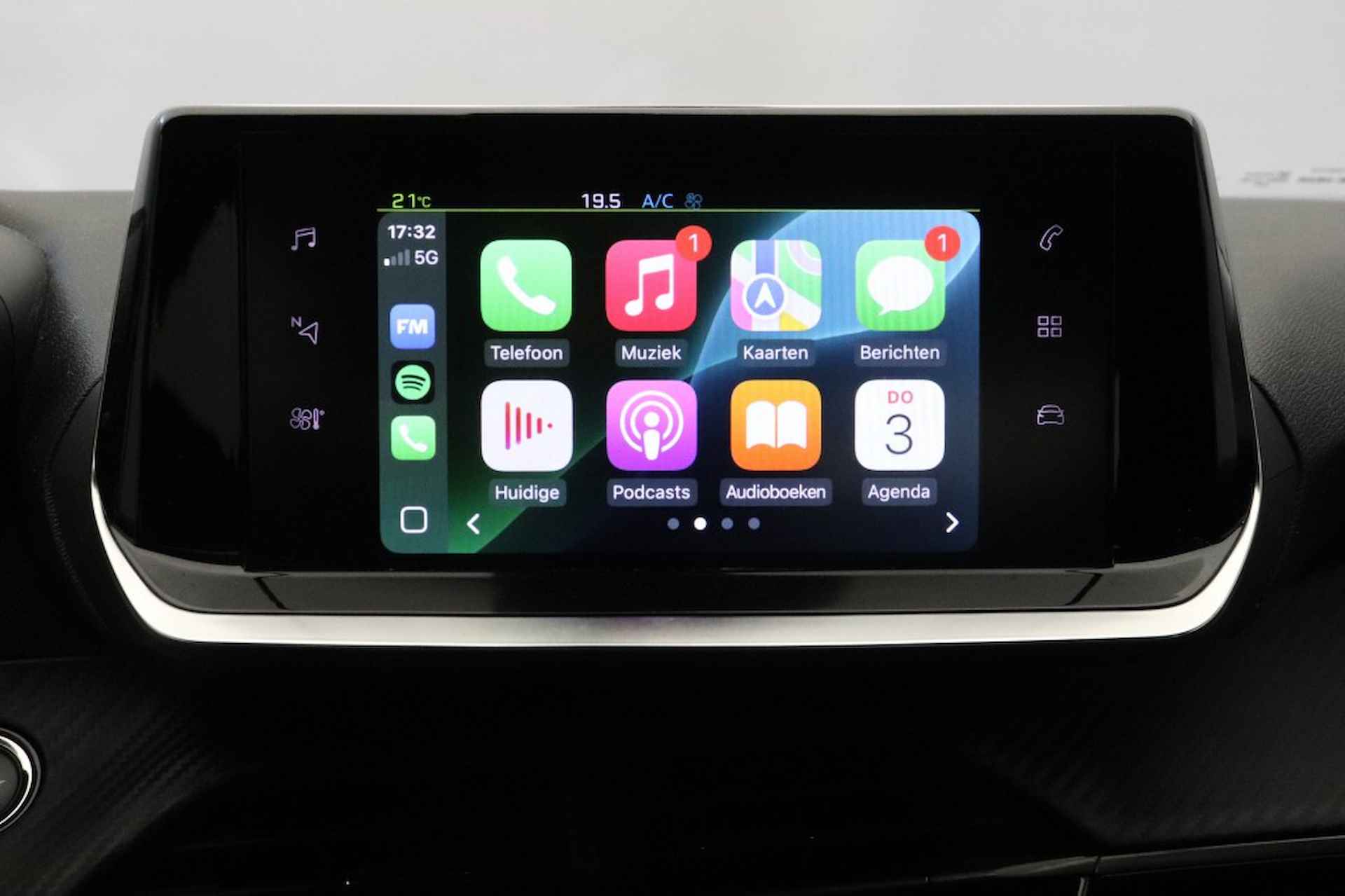 PEUGEOT E-2008 EV Active Pack 50 kWh - Carplay, Clima - 9/24