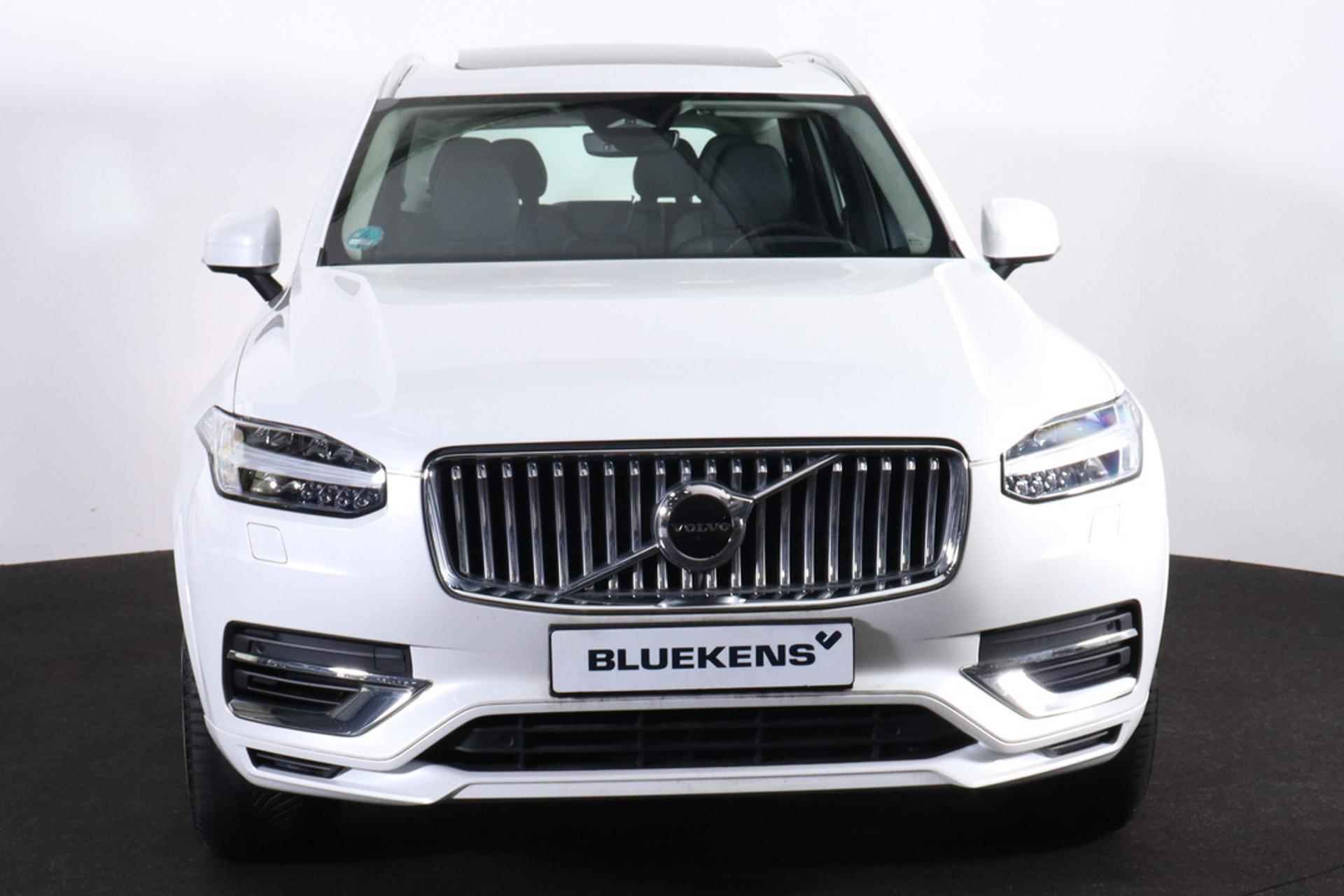 Volvo XC90 T8 Recharge AWD Ultimate Bright - LONG RANGE - Panorama/schuifdak - IntelliSafe Assist & Surround - Parkeercamera achter - Verwarmde voorstoelen, stuur & achterbank - Parkeersensoren voor & achter - Elektr. bedienb. voorstoelen met geheugen - Draadloze tel. lader - 20' LMV - 2/29