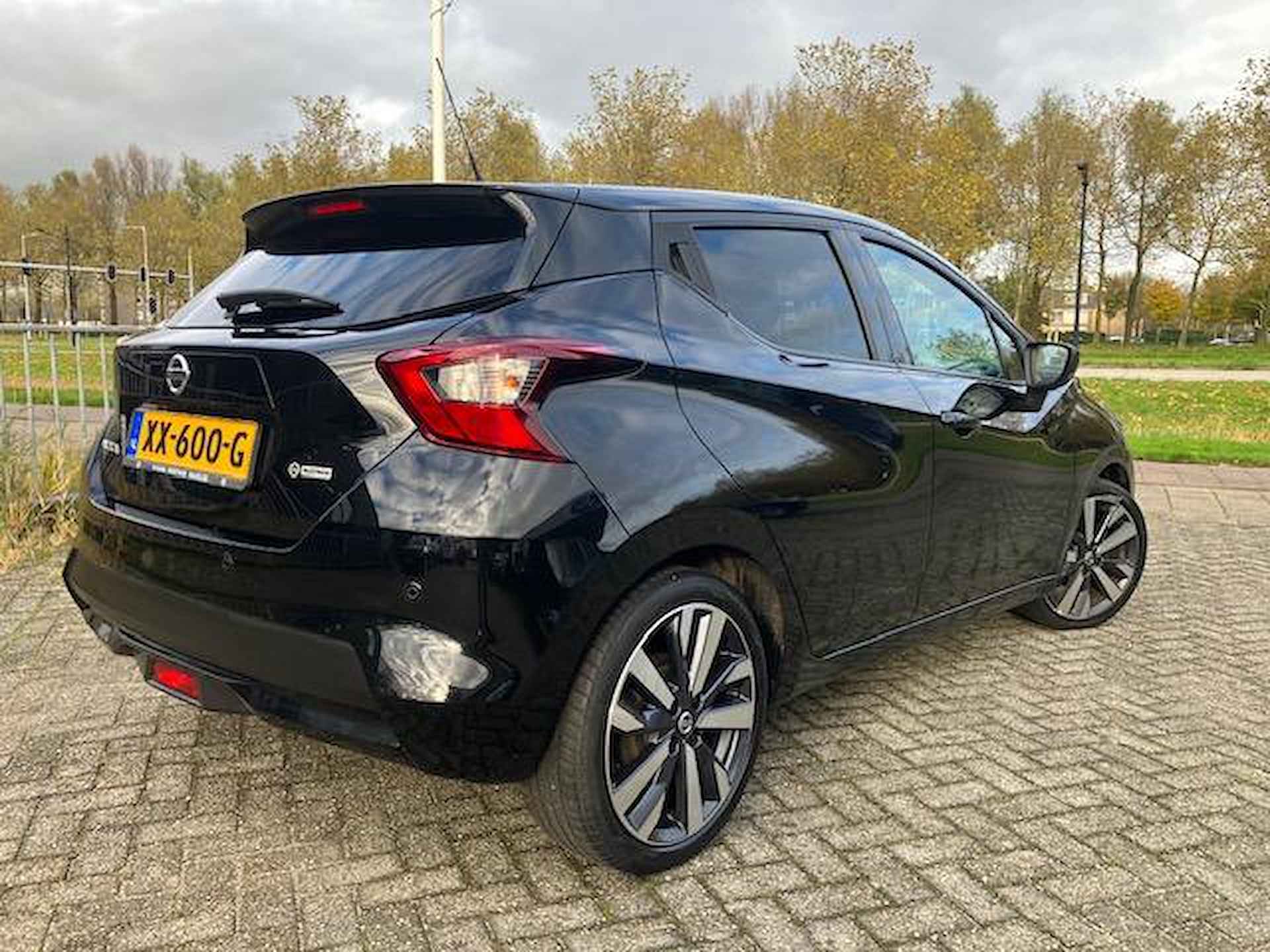 Nissan Micra 0.9 IG-T 90PK Tekna - 2/19