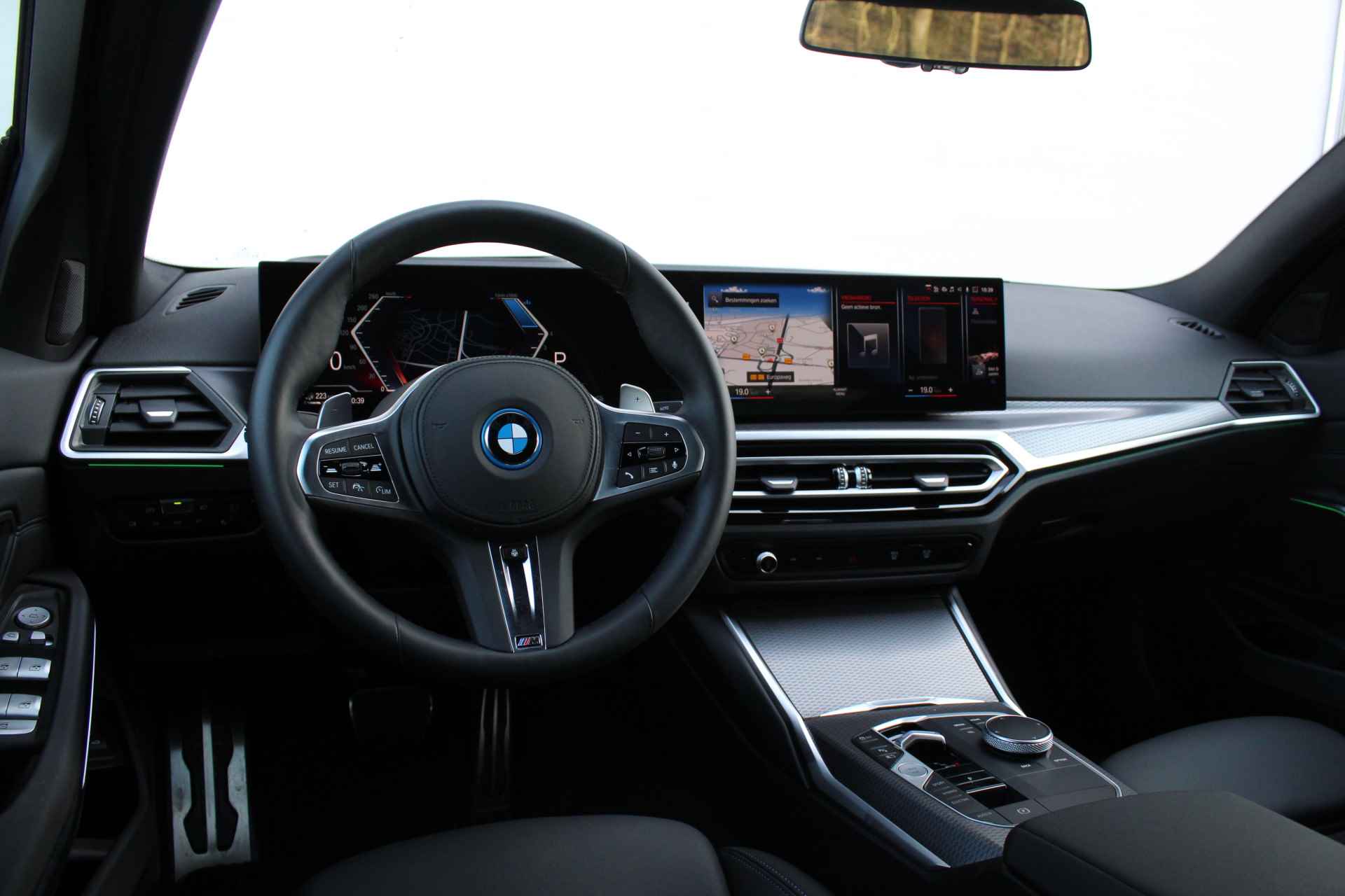 BMW 3-serie 320e High Executive M Sport Automaat / Schuif-kanteldak / Sportstoelen / Active Cruise Control / Adaptief M Onderstel / Adaptieve LED / Parking Assistant - 8/47