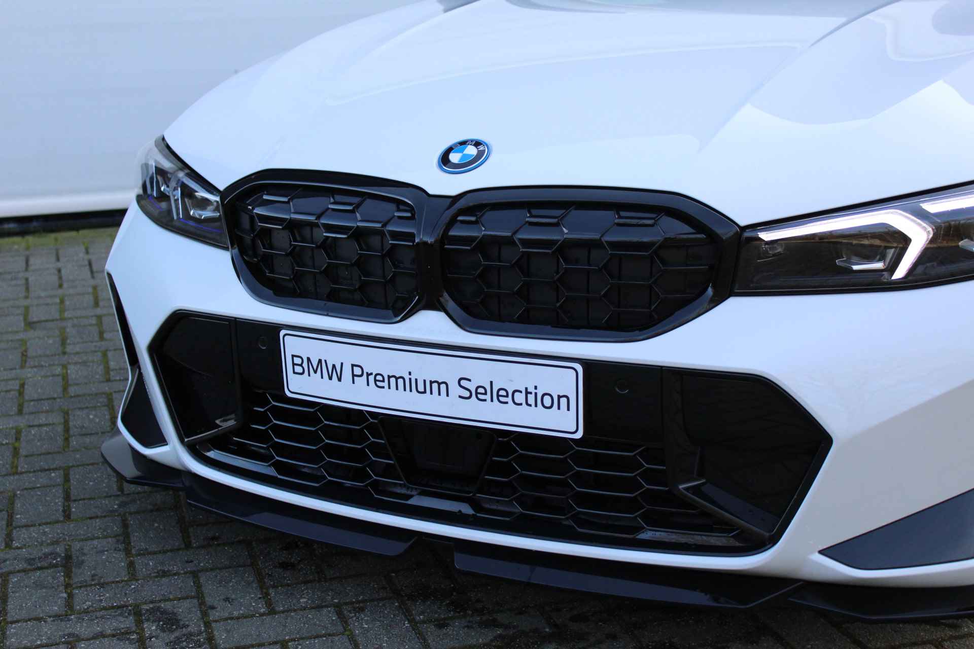 BMW 3-serie 320e High Executive M Sport Automaat / Schuif-kanteldak / Sportstoelen / Active Cruise Control / Adaptief M Onderstel / Adaptieve LED / Parking Assistant - 12/47