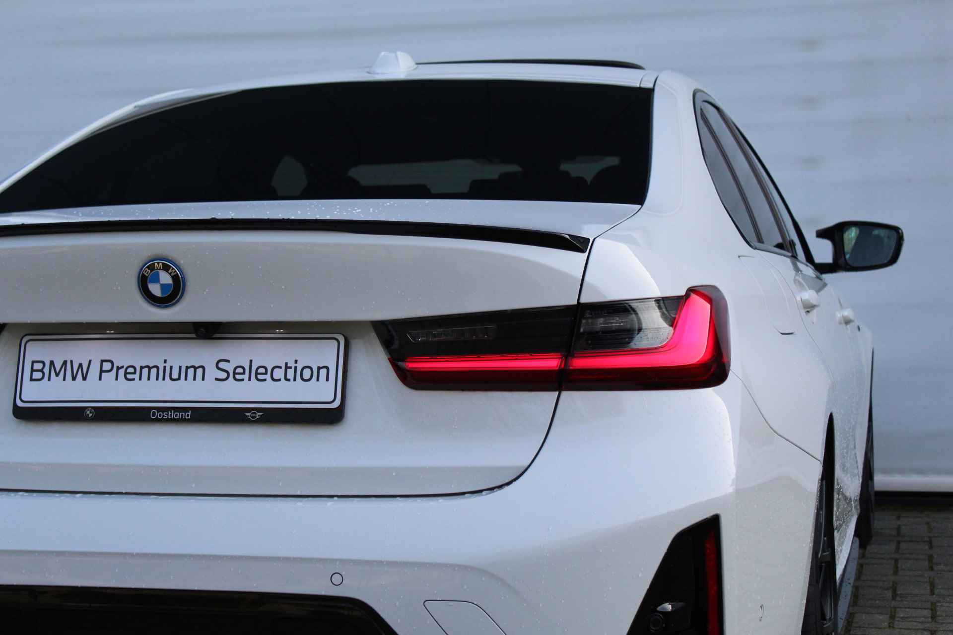 BMW 3-serie 320e High Executive M Sport Automaat / Schuif-kanteldak / Sportstoelen / Active Cruise Control / Adaptief M Onderstel / Adaptieve LED / Parking Assistant - 29/47