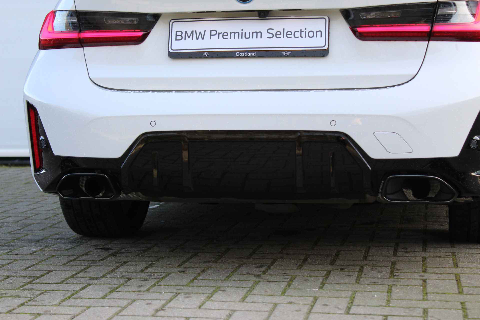 BMW 3-serie 320e High Executive M Sport Automaat / Schuif-kanteldak / Sportstoelen / Active Cruise Control / Adaptief M Onderstel / Adaptieve LED / Parking Assistant - 30/47