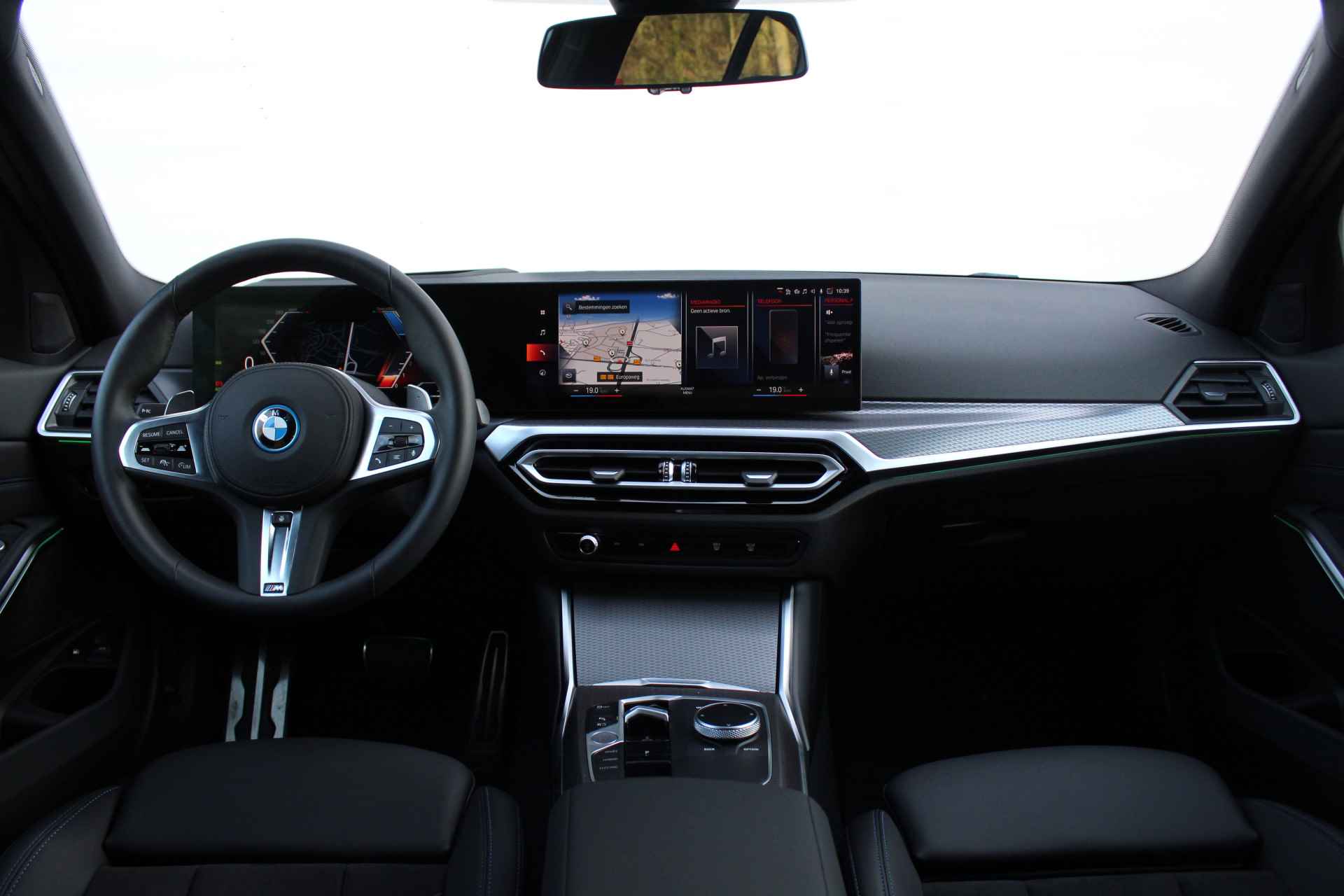 BMW 3-serie 320e High Executive M Sport Automaat / Schuif-kanteldak / Sportstoelen / Active Cruise Control / Adaptief M Onderstel / Adaptieve LED / Parking Assistant - 43/47