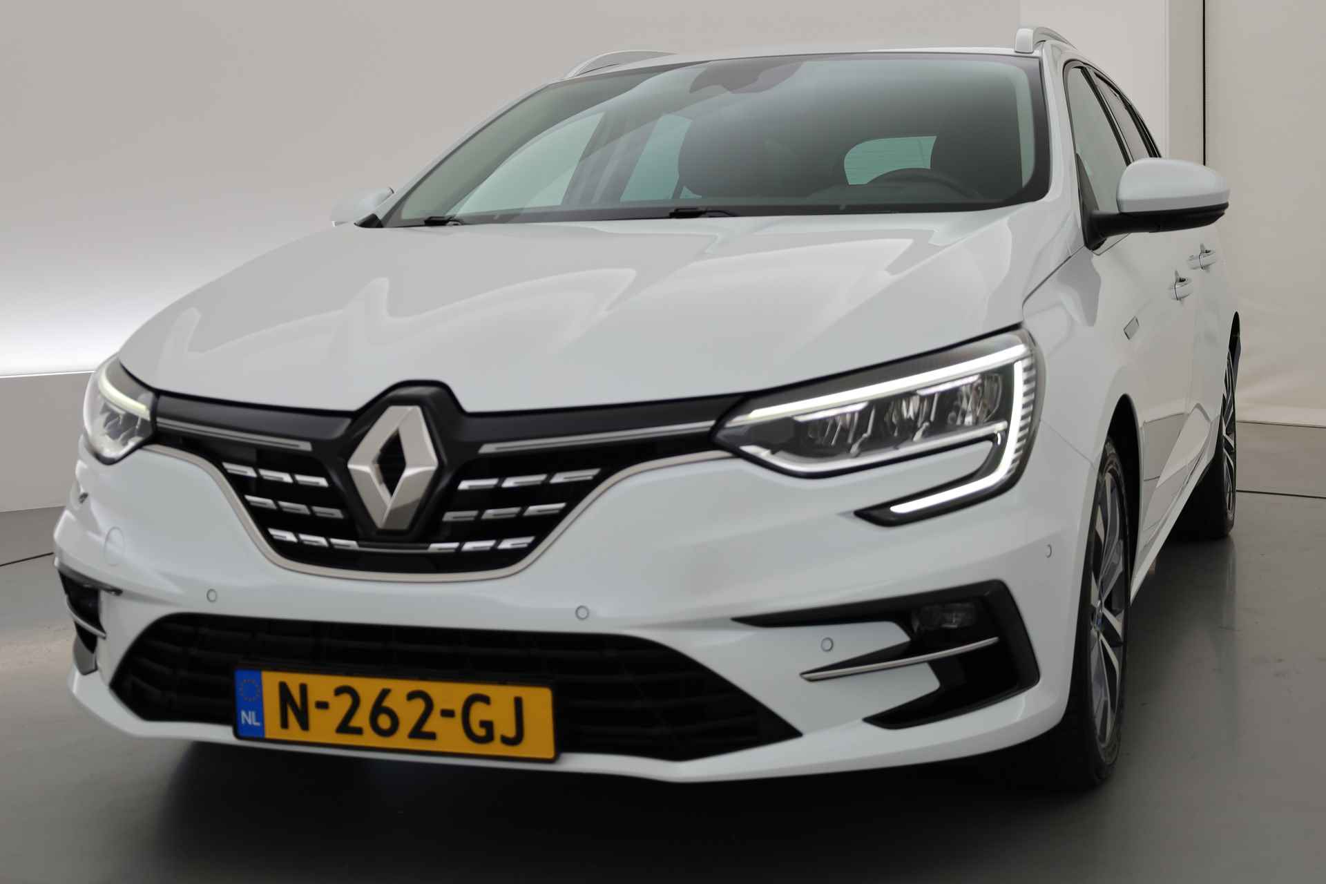 Renault Mégane Estate 1.6 E-Tech Plug-In Hybrid 160 Intens | HUD  | Camera | Stoel & Stuurverw. | Navi | Apple CarPlay | - 26/34