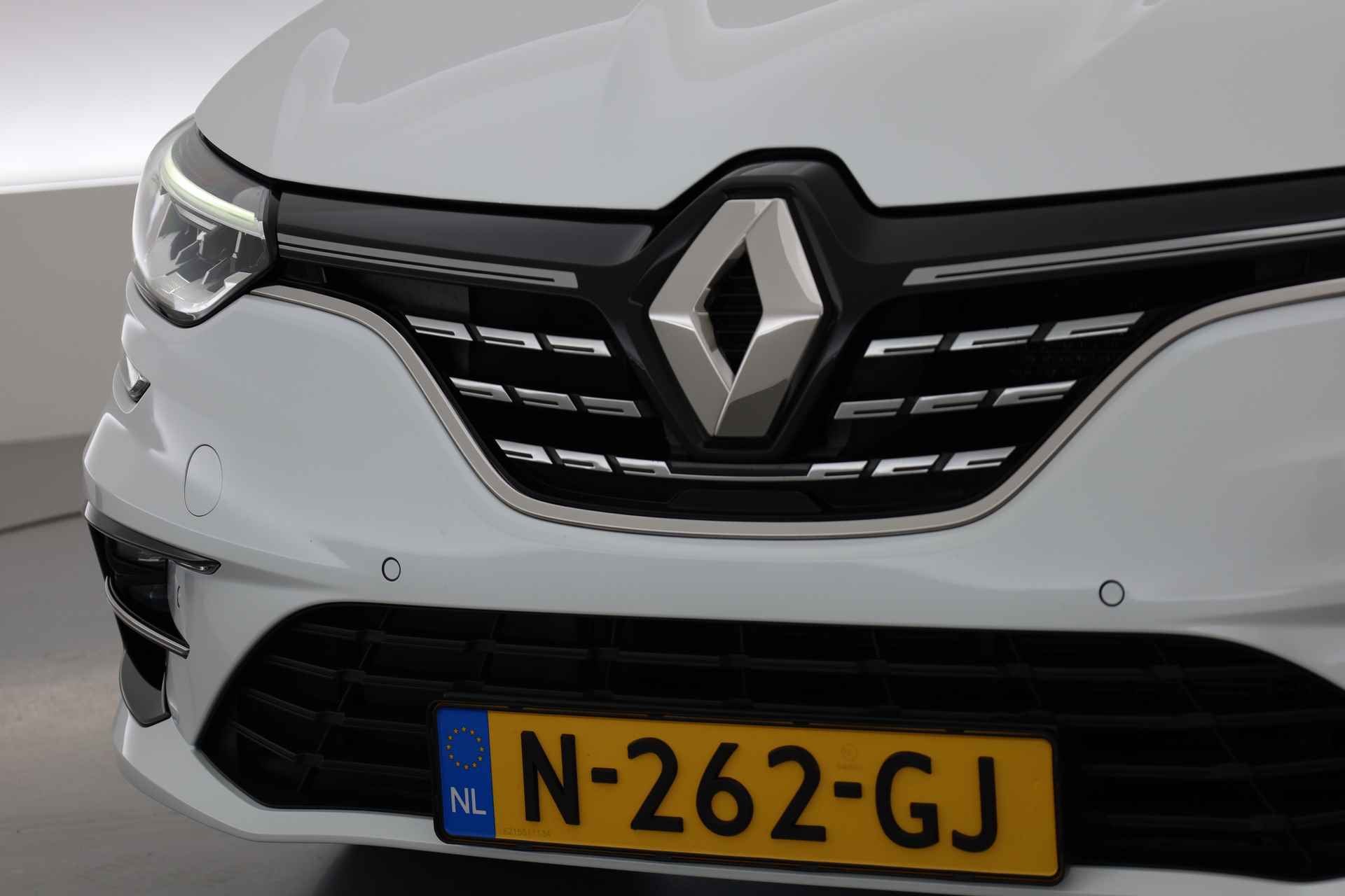 Renault Mégane Estate 1.6 E-Tech Plug-In Hybrid 160 Intens | HUD  | Camera | Stoel & Stuurverw. | Navi | Apple CarPlay | - 27/34