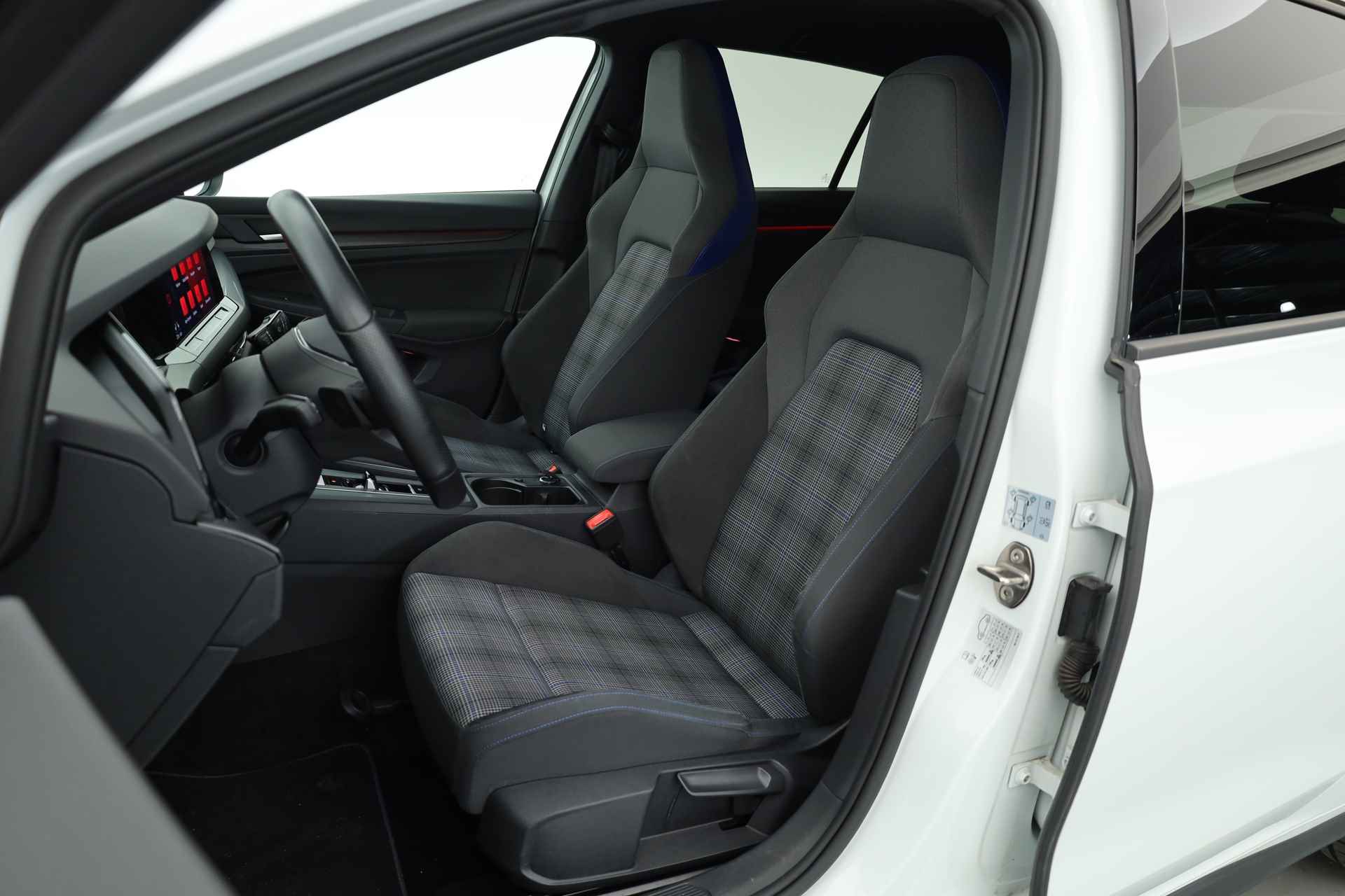 Volkswagen Golf 1.4 eHybrid GTE 245pk | Navi | Stoel- Stuurverw. | IQ. Light | PDC | Apple CarPlay - 3/29
