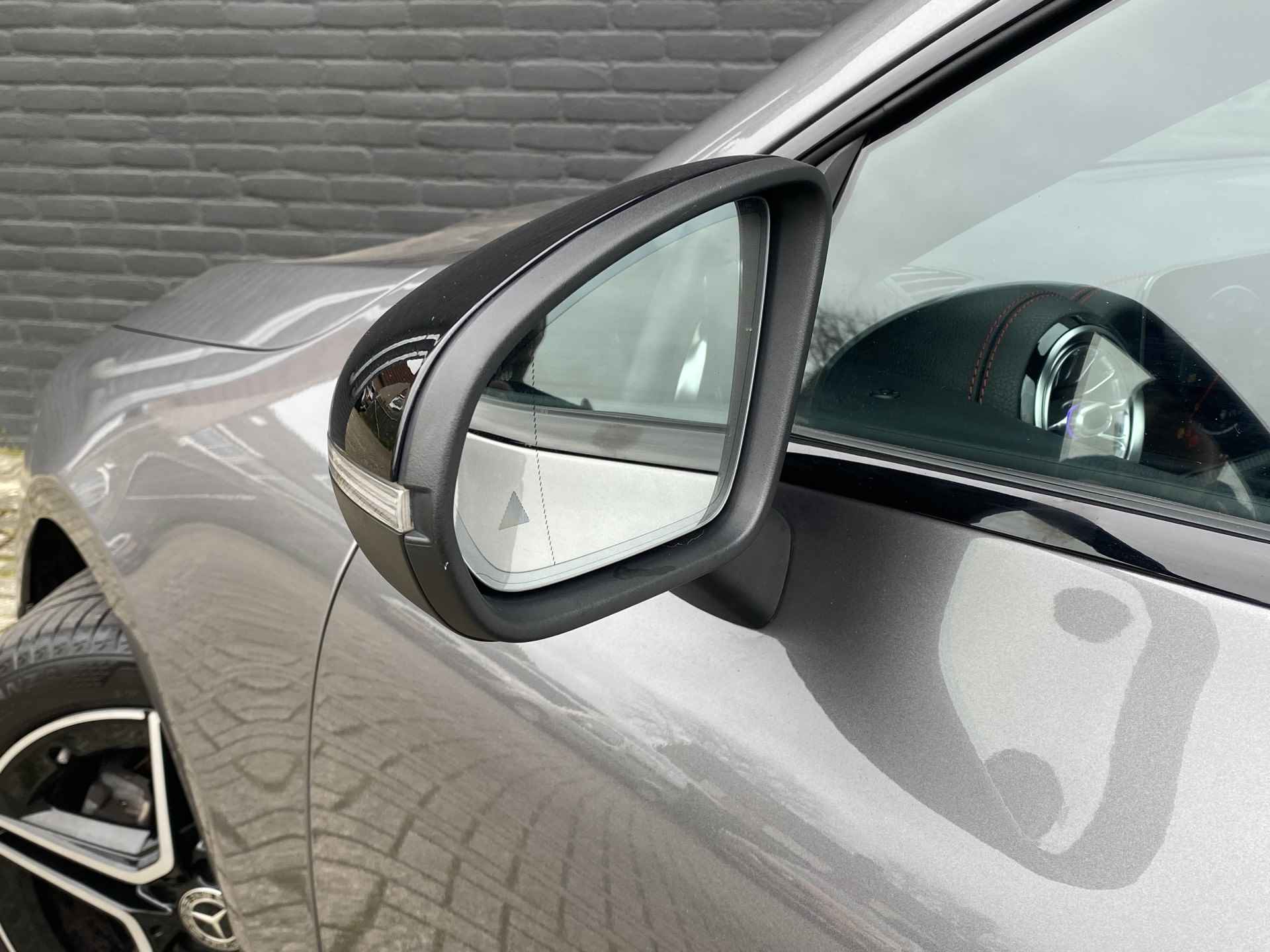 Mercedes-Benz CLA-Klasse Shooting Brake 180 Business Solution AMG AUT. | 1e eigenaar | dealer onderh. | panoramadak | sfeerverlichting | night - 17/55