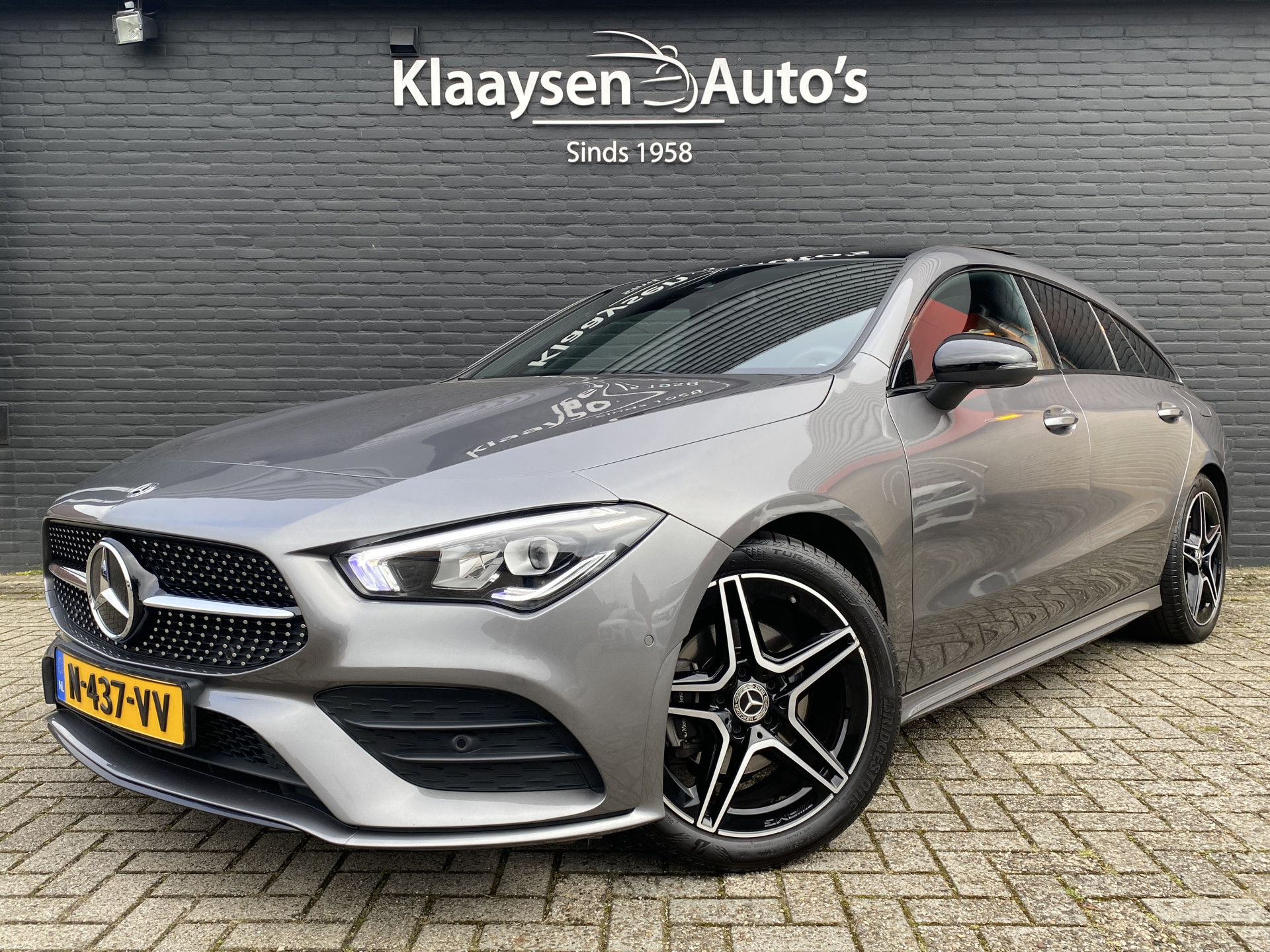 Mercedes-Benz CLA-Klasse Shooting Brake 180 Business Solution AMG AUT. | 1e eigenaar | dealer onderh. | panoramadak | sfeerverlichting | night