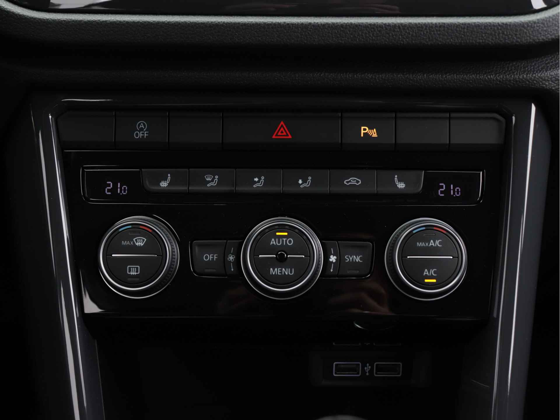 Volkswagen T-Roc 1.5 TSI Sport 150pk | Navigatie | Trekhaak | Camera | Stoelverwarming | App-Connect | Digital Cockpit - 30/51