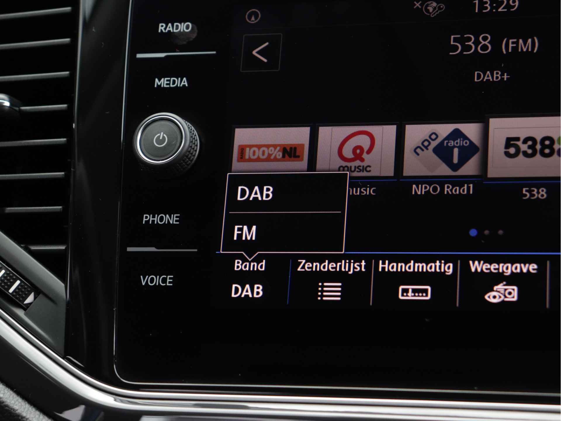 Volkswagen T-Roc 1.5 TSI Sport 150pk | Navigatie | Trekhaak | Camera | Stoelverwarming | App-Connect | Digital Cockpit - 35/51