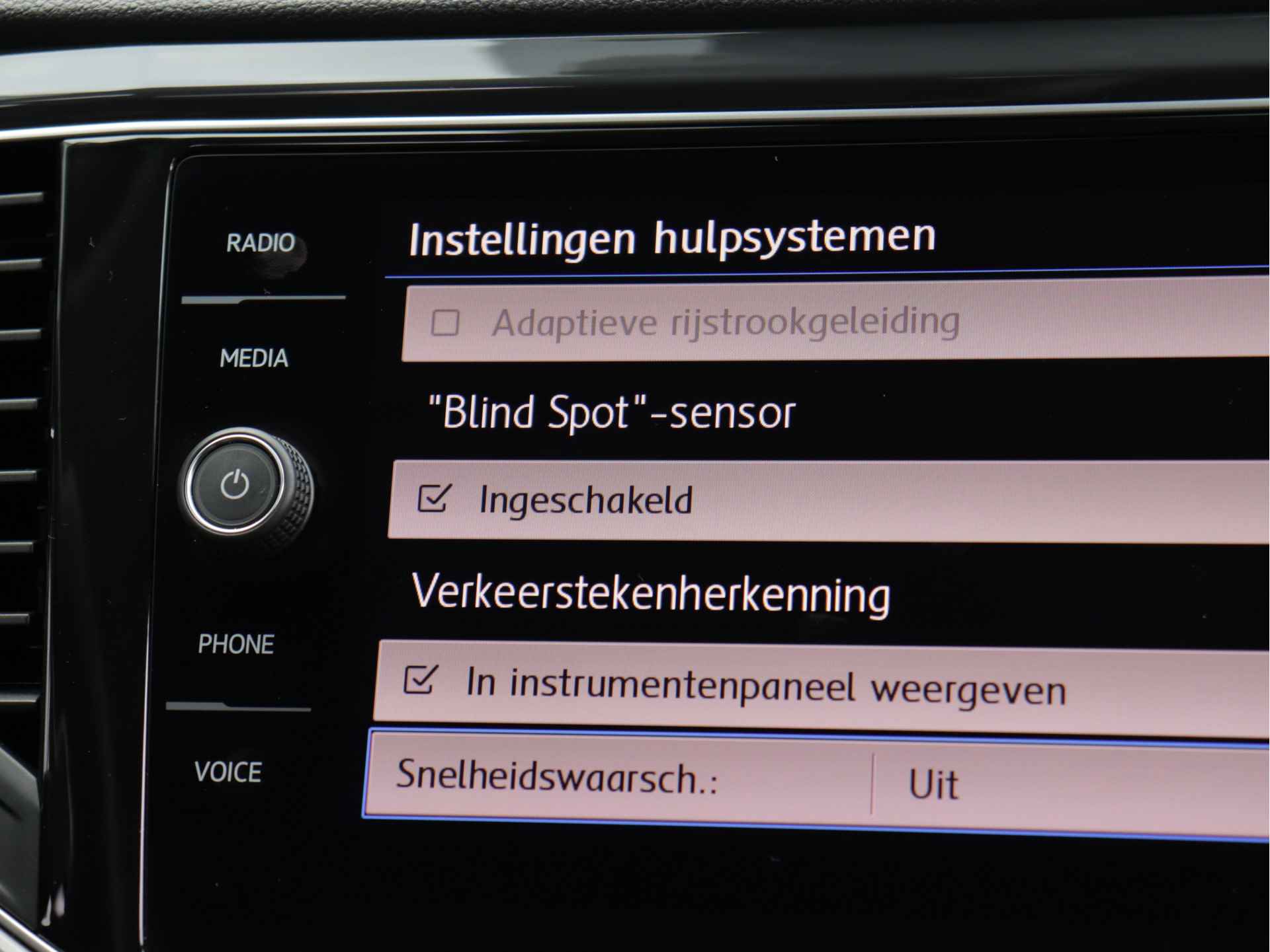Volkswagen T-Roc 1.5 TSI Sport 150pk | Navigatie | Trekhaak | Camera | Stoelverwarming | App-Connect | Digital Cockpit - 36/51