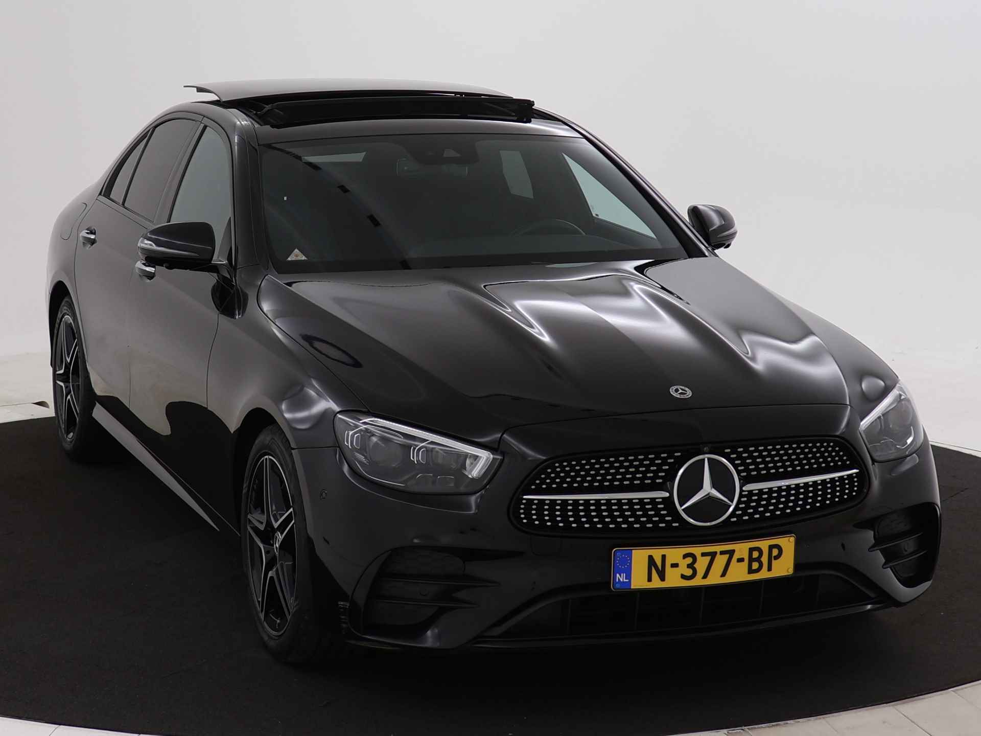 Mercedes-Benz E-Klasse 200 AMG Nightpakket | Panoramadak | Burmester Audio | Memory | Keyless Go | Dode Hoek Ass | 360 gr Camera | Inclusief 24 maanden Mercedes-Benz Certified garantie voor Europa. - 29/44