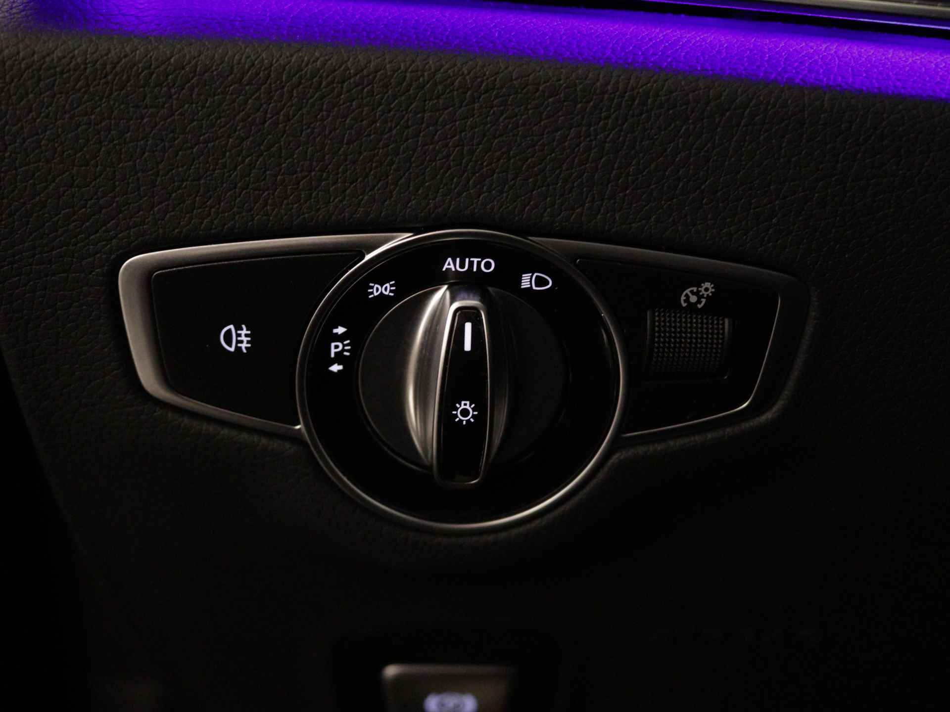 Mercedes-Benz E-Klasse 200 AMG Nightpakket | Panoramadak | Burmester Audio | Memory | Keyless Go | Dode Hoek Ass | 360 gr Camera | Inclusief 24 maanden Mercedes-Benz Certified garantie voor Europa. - 34/44