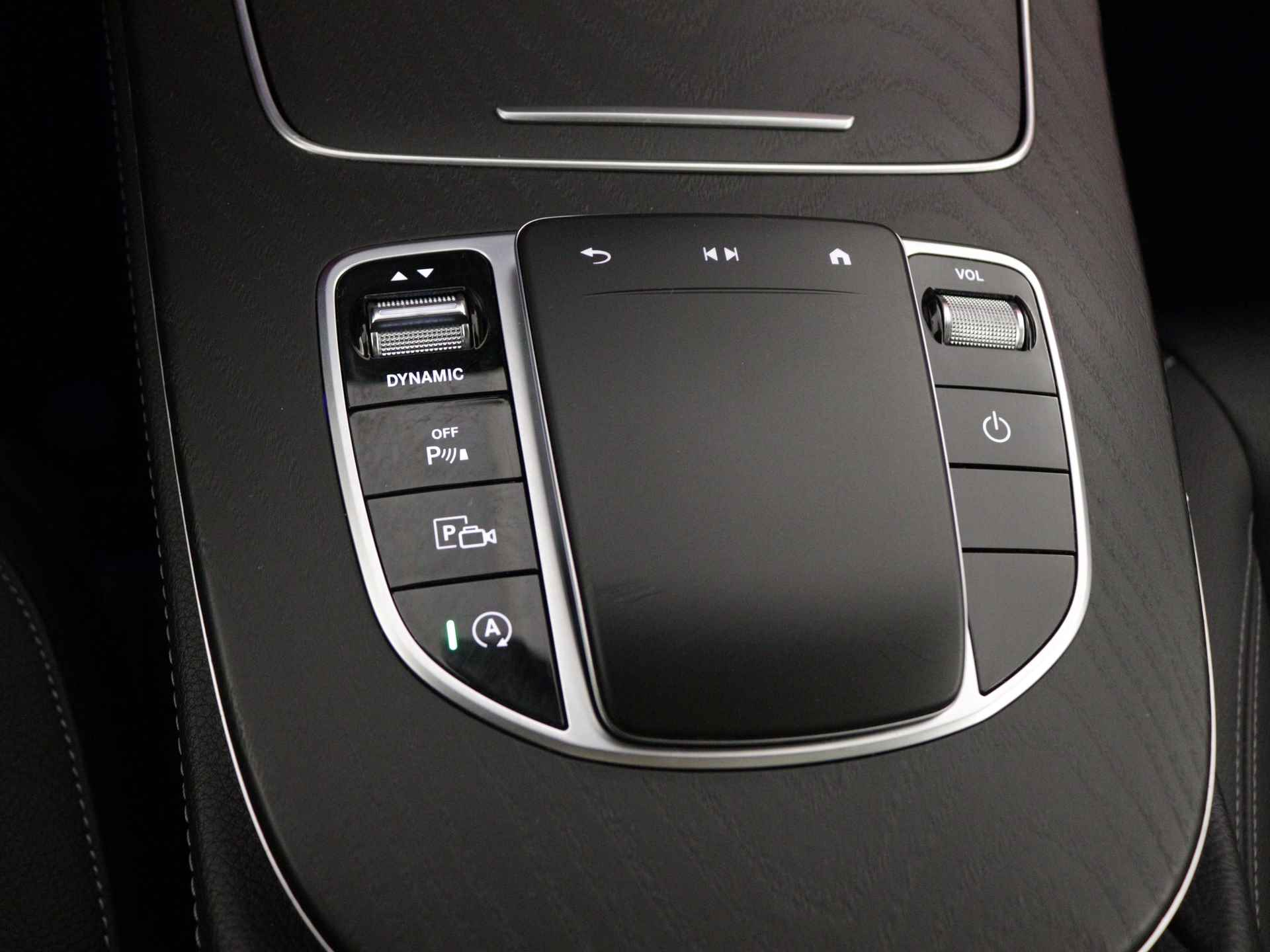 Mercedes-Benz E-Klasse 200 AMG Nightpakket | Panoramadak | Burmester Audio | Memory | Keyless Go | Dode Hoek Ass | 360 gr Camera | Inclusief 24 maanden Mercedes-Benz Certified garantie voor Europa. - 35/44