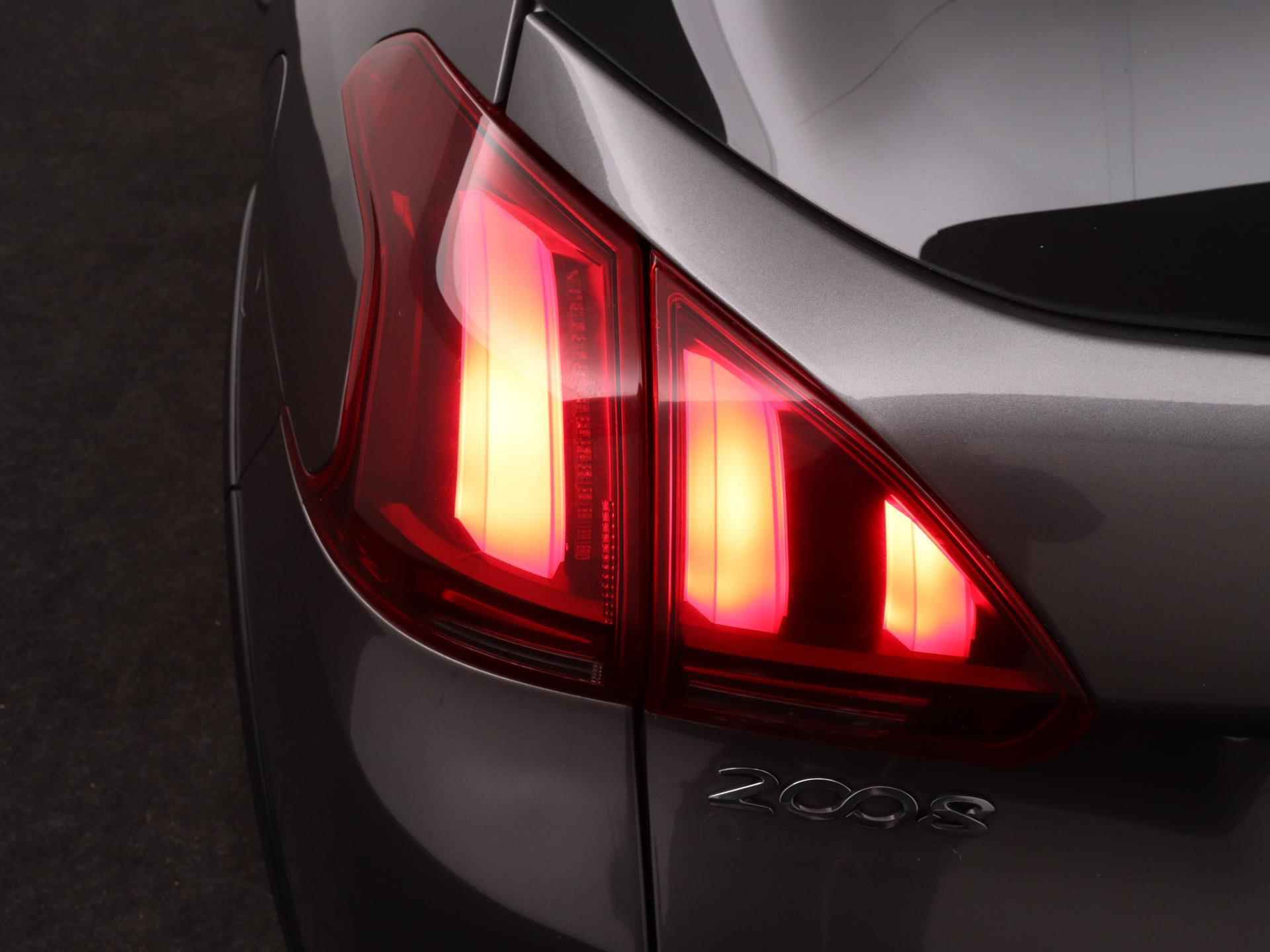 Peugeot 2008 GT-Line 130pk | Navigatie Via AppleCarPlay/Android | Climate Control | Licht Metalen Velgen 17"| Sportstoelen | Cruise Control - 17/33