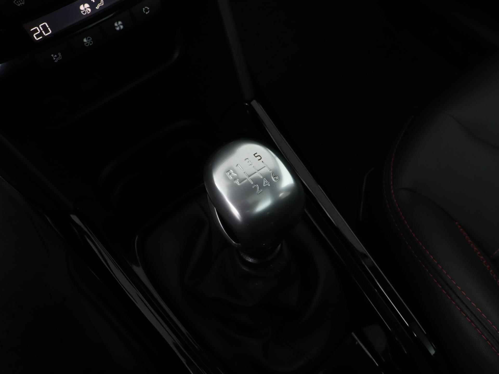 Peugeot 2008 GT-Line 130pk | Navigatie Via AppleCarPlay/Android | Climate Control | Licht Metalen Velgen 17"| Sportstoelen | Cruise Control - 26/33