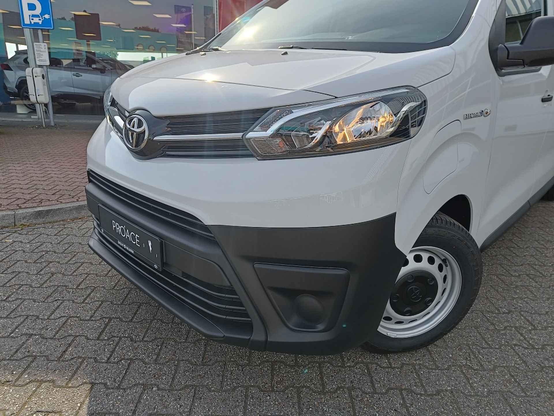 Toyota PROACE  Shuttle Long 75 kWh Cool | 9 pers. | Navi Pakket | - 2/30