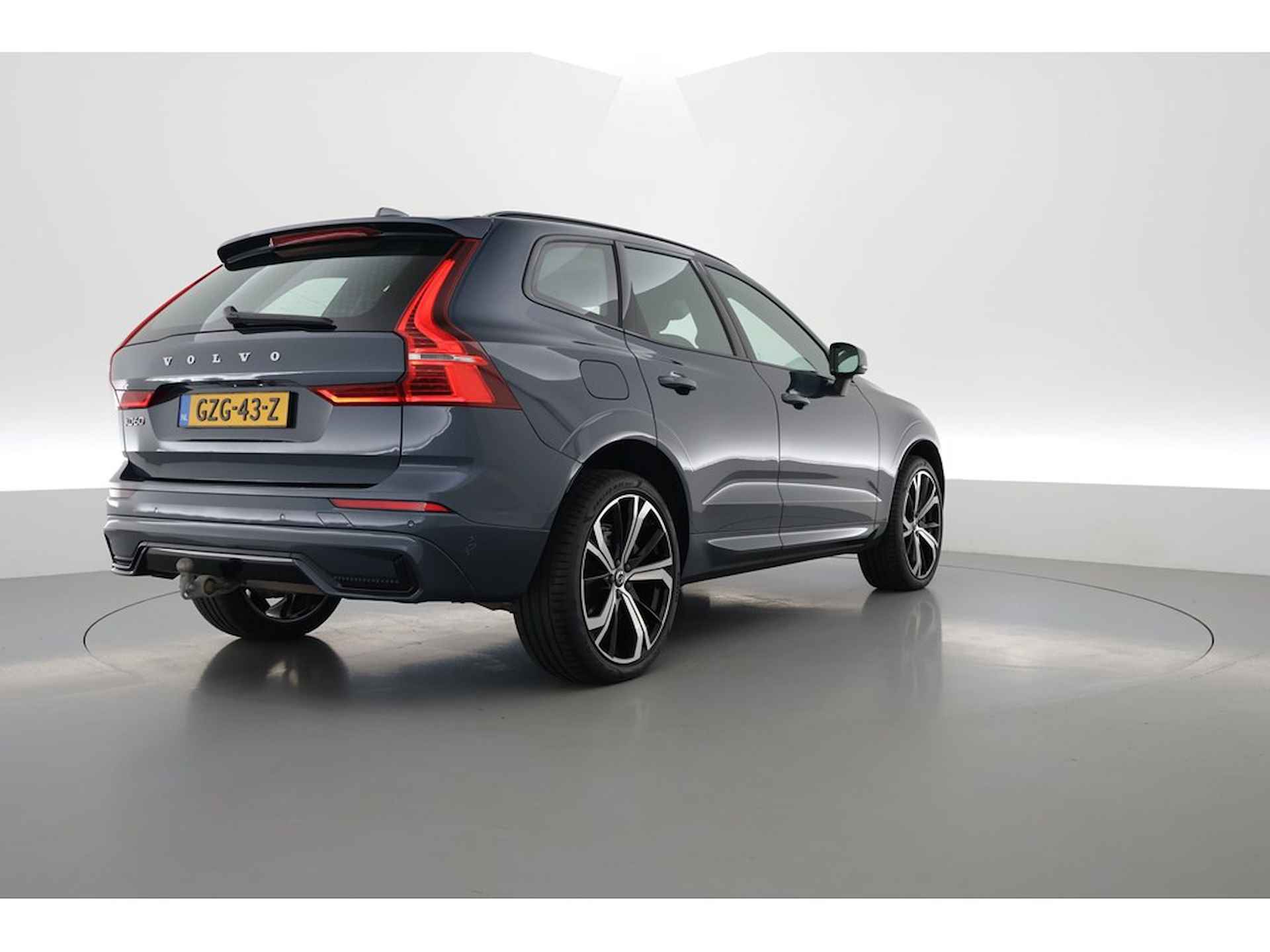 Volvo XC60 2.0 350PK T6 Plug-in hybrid AWD R-Design, B&W audio, Trekhaak, ad.cruise, Pano - 5/30