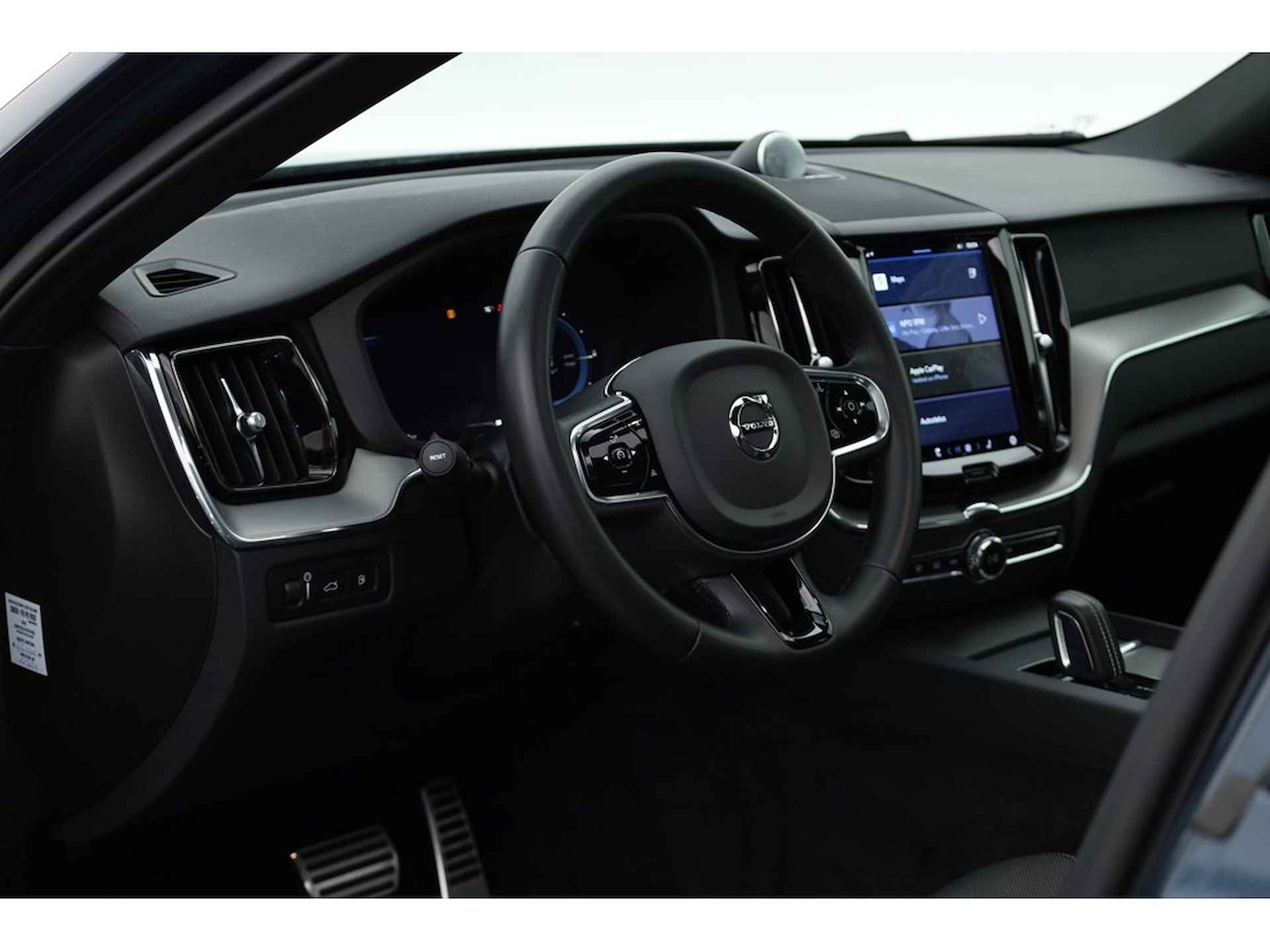 Volvo XC60 2.0 350PK T6 Plug-in hybrid AWD R-Design, B&W audio, Trekhaak, ad.cruise, Pano - 11/30