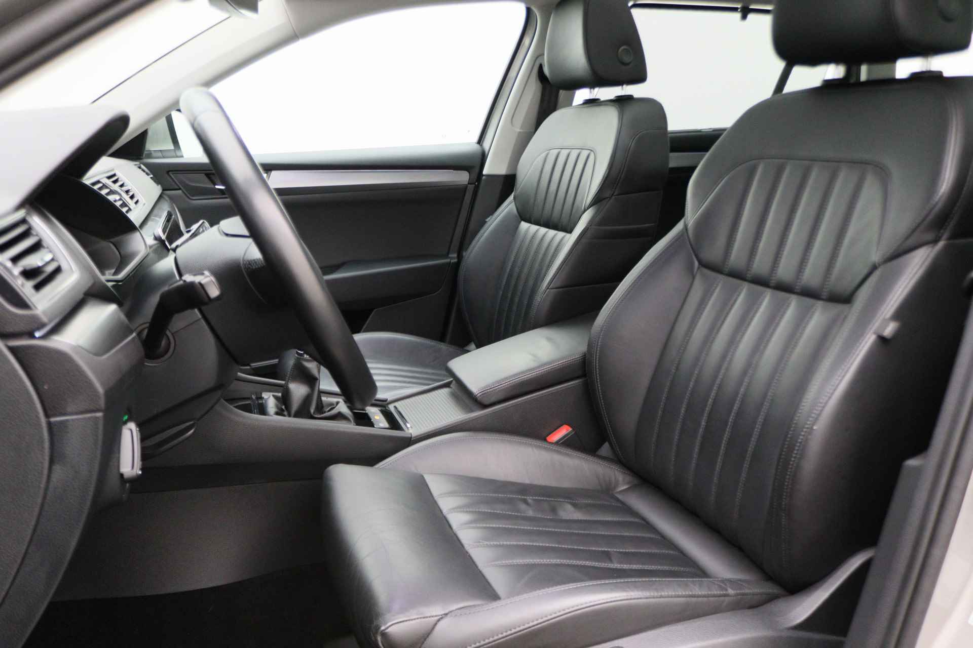 Škoda Superb Combi 1.5 TSI ACT Style Business Leer, Panoramadak, Apple Carplay, Cruise, Bluetooth, 19'' - 10/56