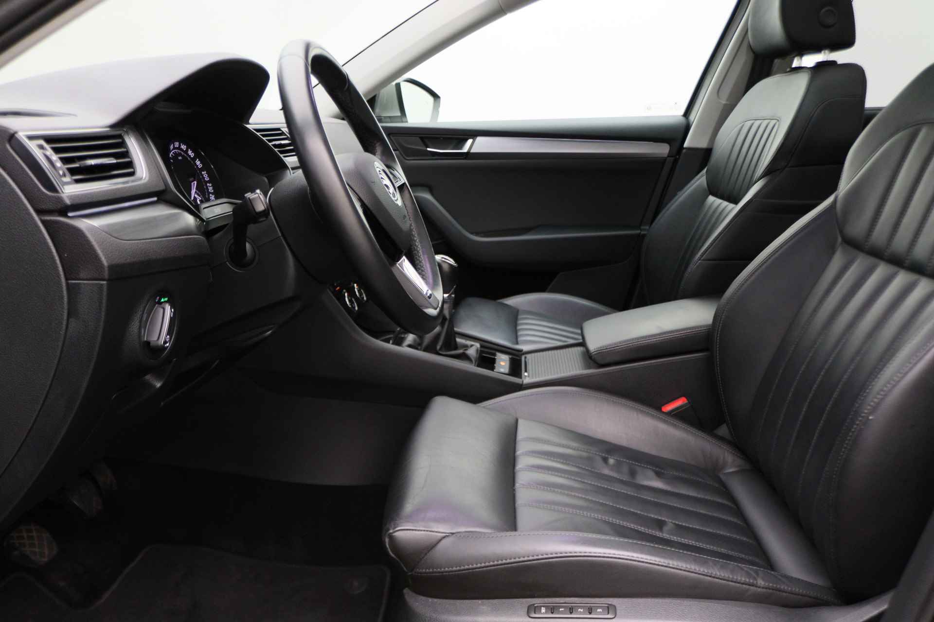 Škoda Superb Combi 1.5 TSI ACT Style Business Leer, Panoramadak, Apple Carplay, Cruise, Bluetooth, 19'' - 11/56