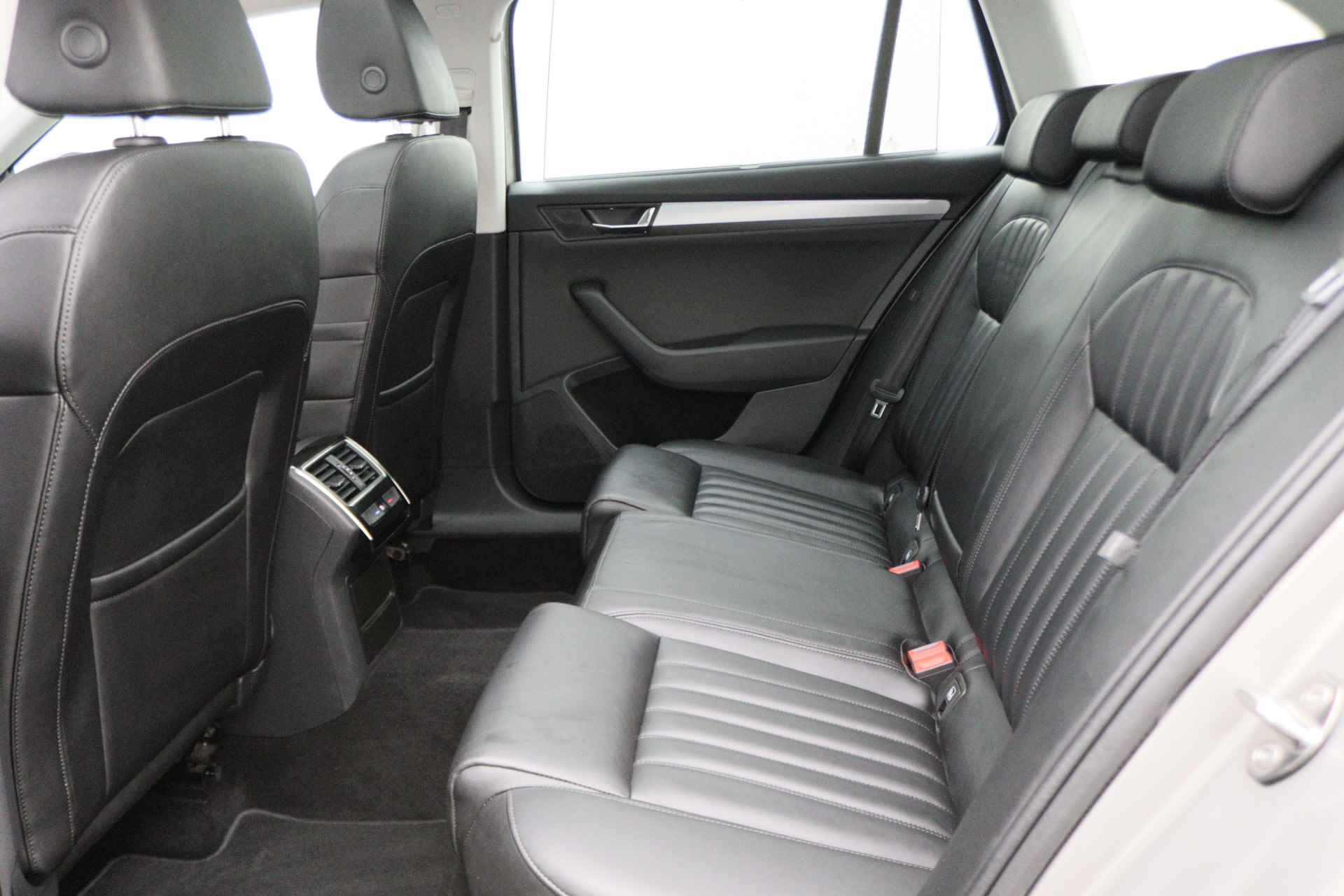 Škoda Superb Combi 1.5 TSI ACT Style Business Leer, Panoramadak, Apple Carplay, Cruise, Bluetooth, 19'' - 12/56